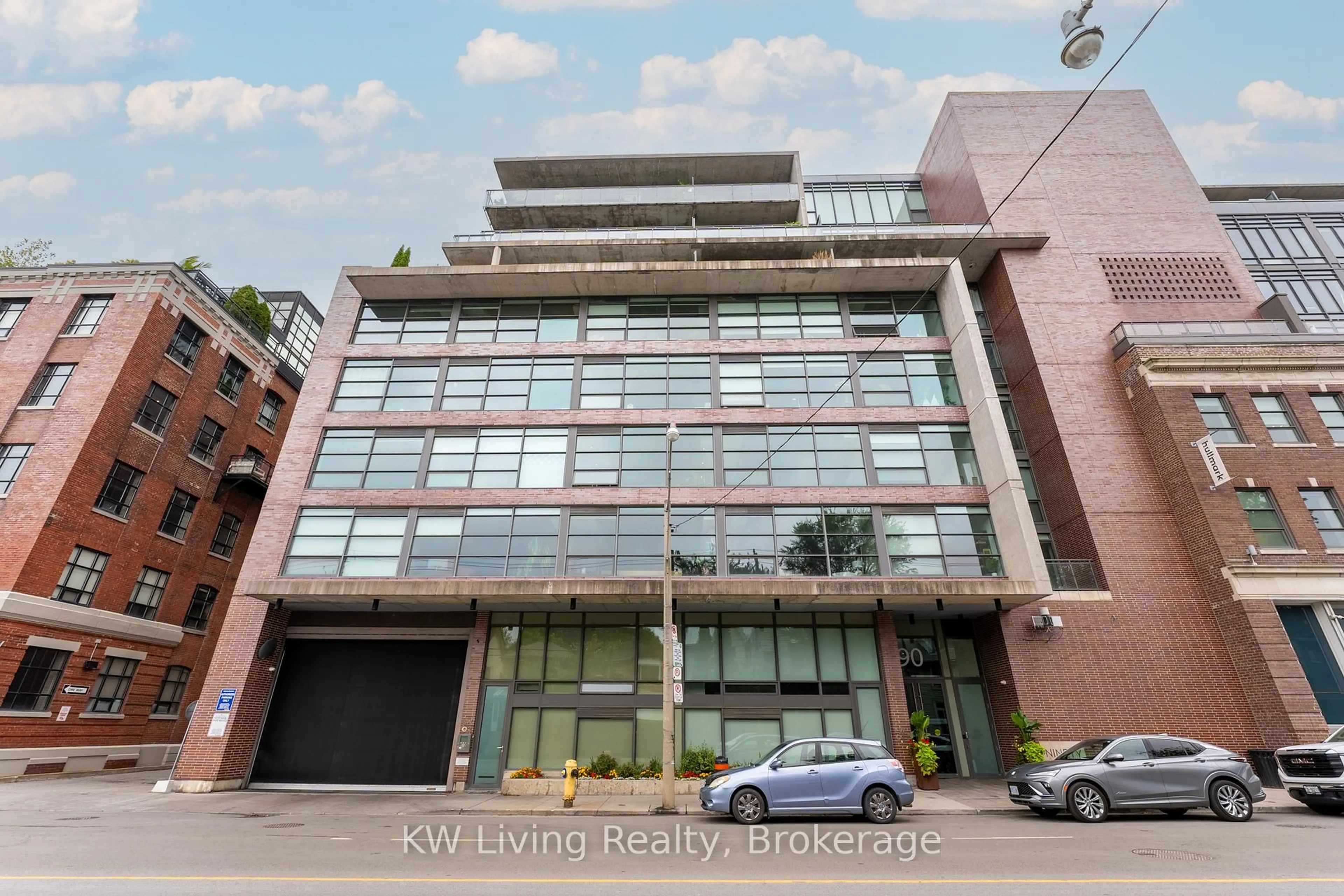 Indoor foyer for 90 Broadview Ave #LW1, Toronto Ontario M4M 0A7
