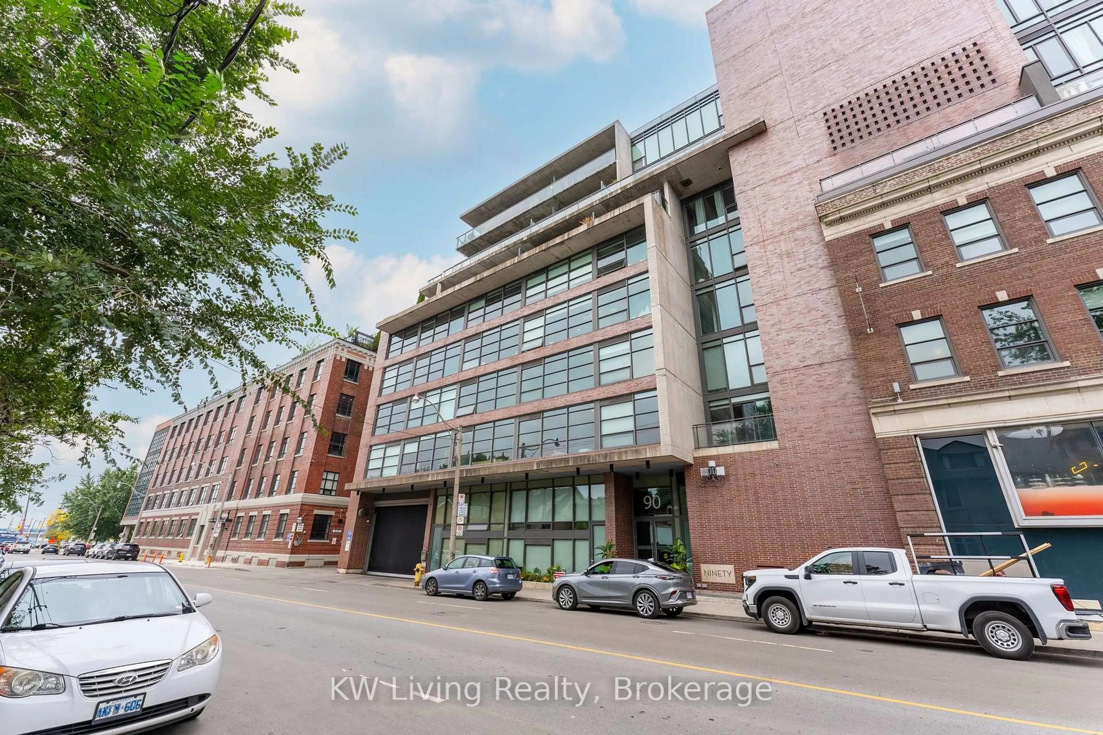 Indoor foyer for 90 Broadview Ave #LW1, Toronto Ontario M4M 0A7