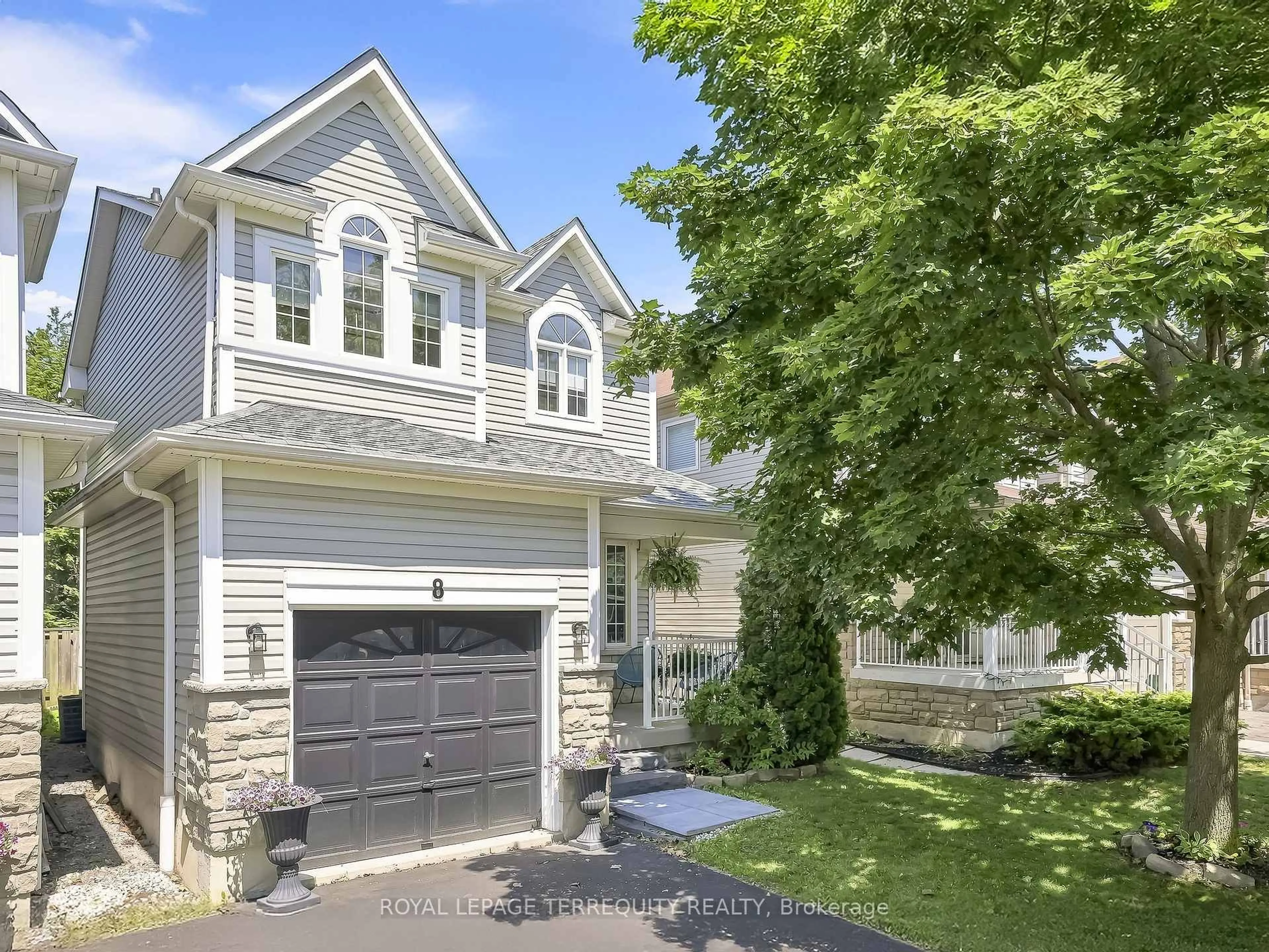 Home with vinyl exterior material, street for 8 Sinden Dr, Whitby Ontario L1M 2B8