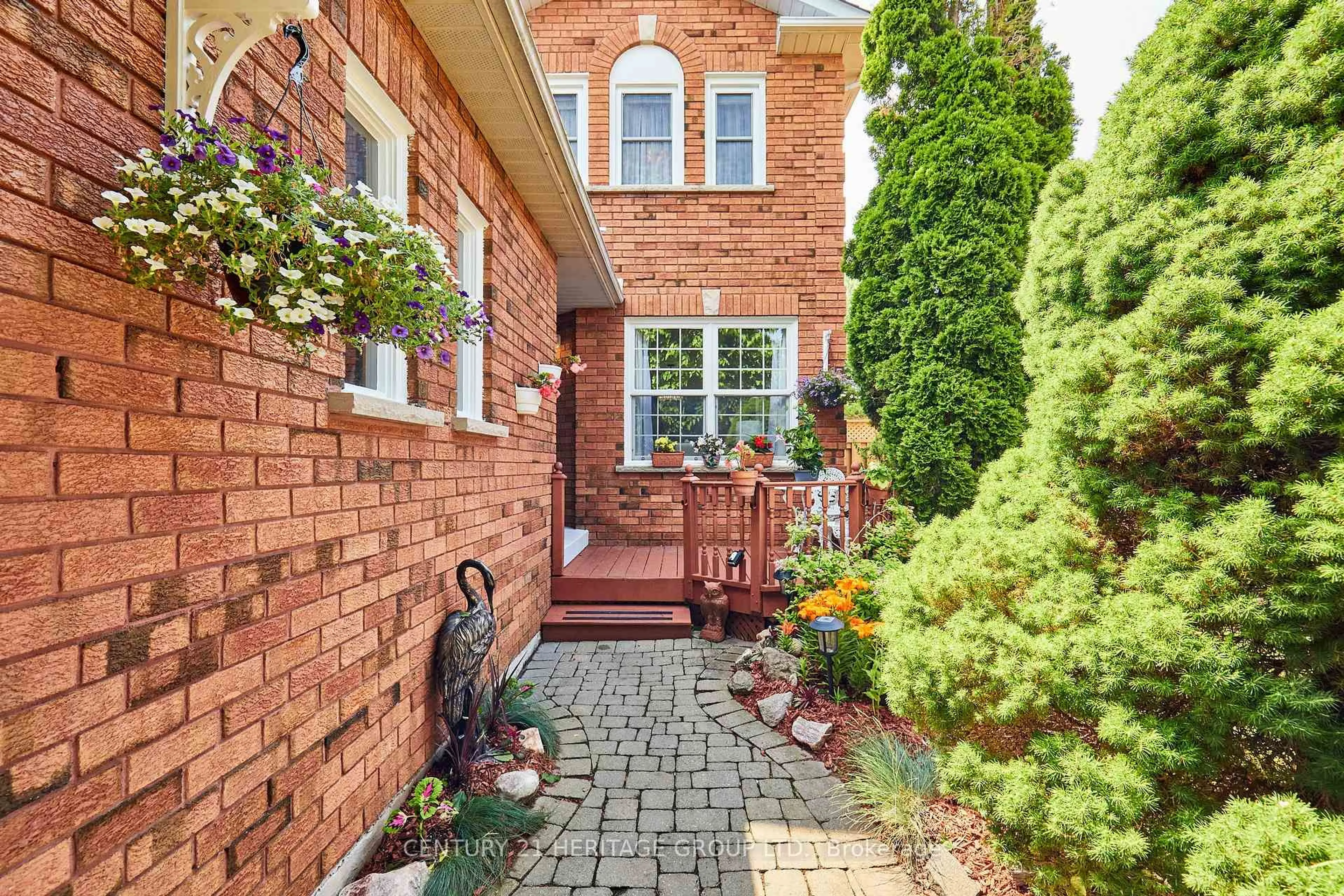 Home with brick exterior material, street for 20 Old Colony Dr, Whitby Ontario L1R 2A3