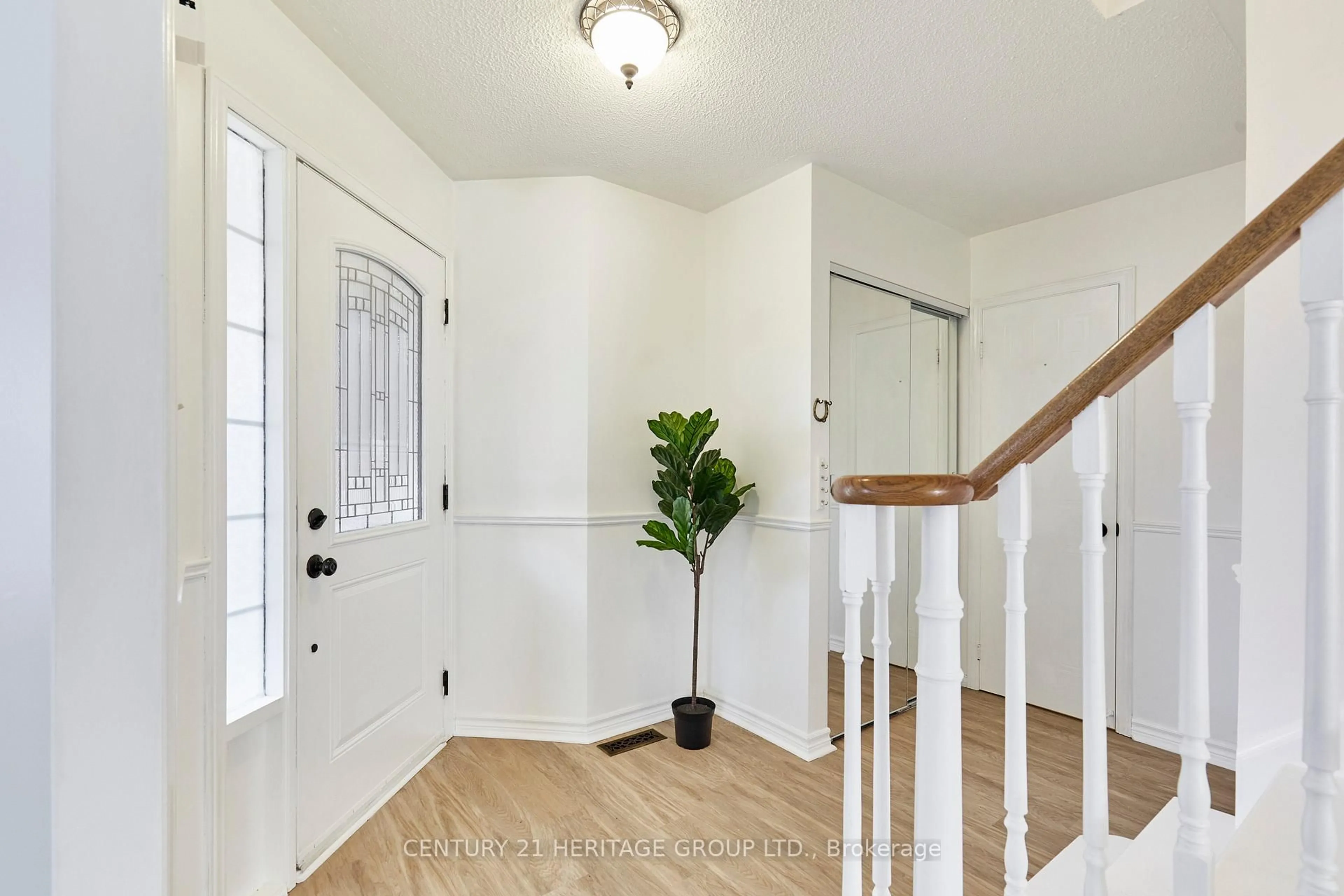 Indoor entryway for 20 Old Colony Dr, Whitby Ontario L1R 2A3