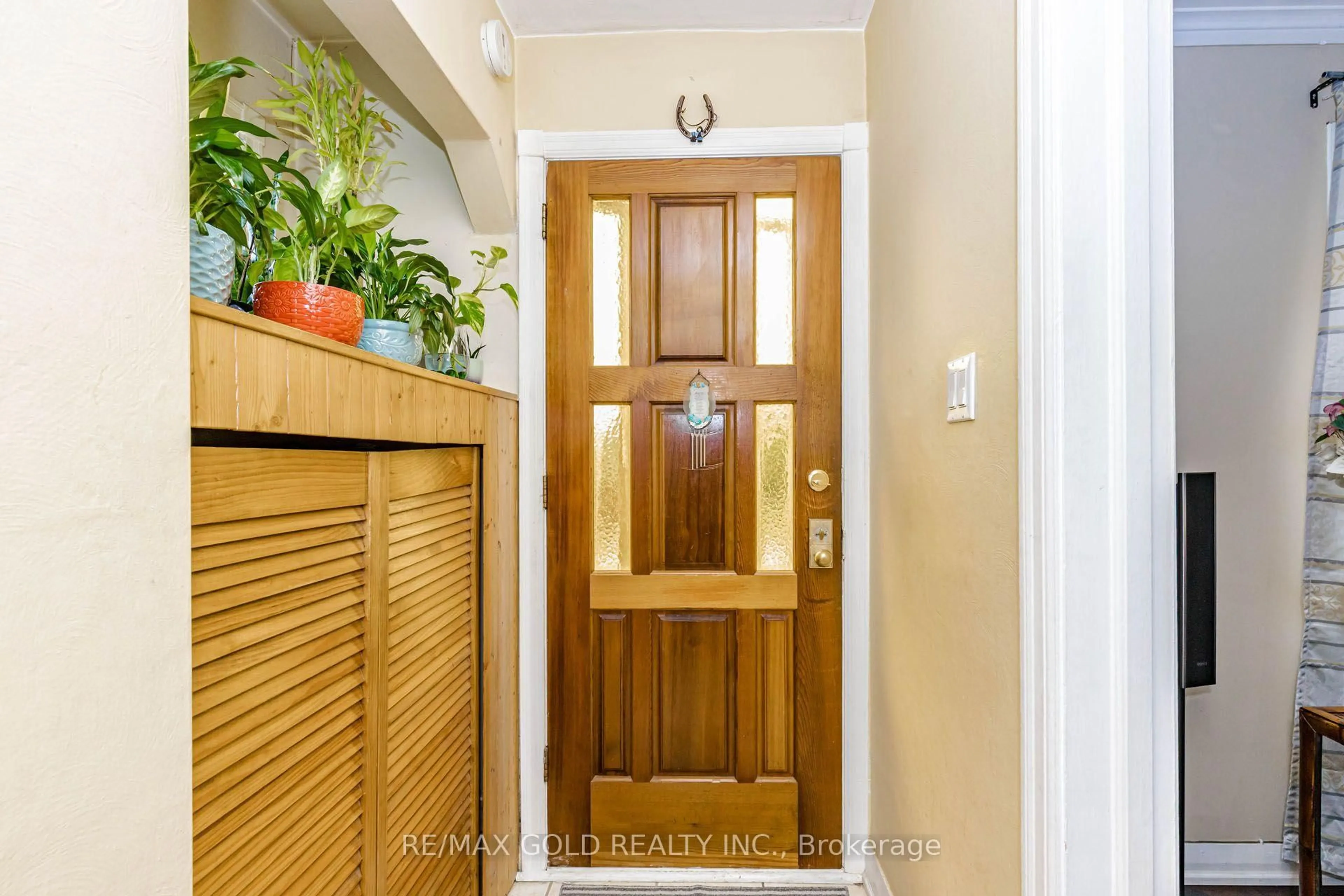 Indoor entryway for 23 Rensburg Dr, Toronto Ontario M1K 3A2
