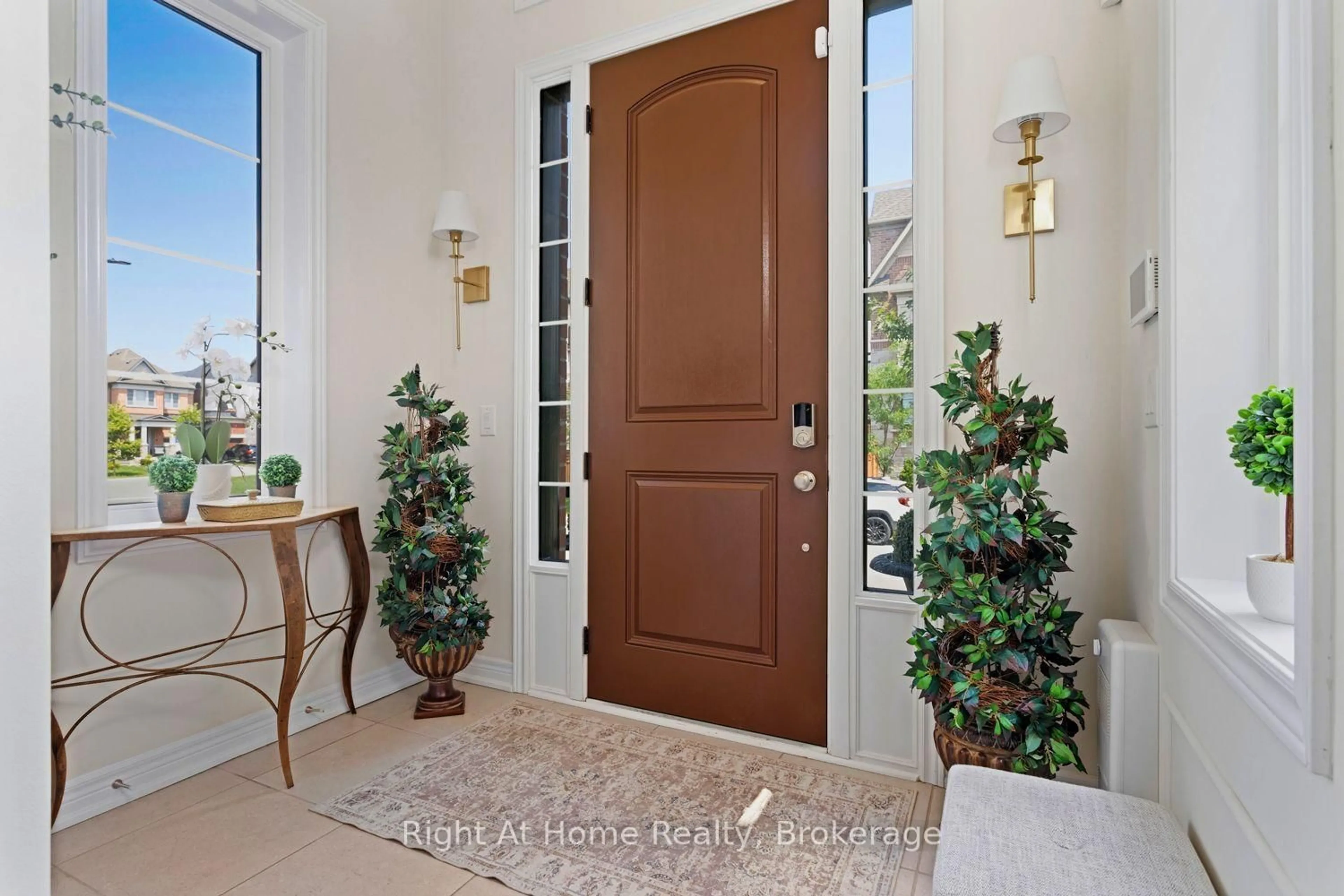 Indoor entryway for 89 Elkington Cres, Whitby Ontario L1P 0L7
