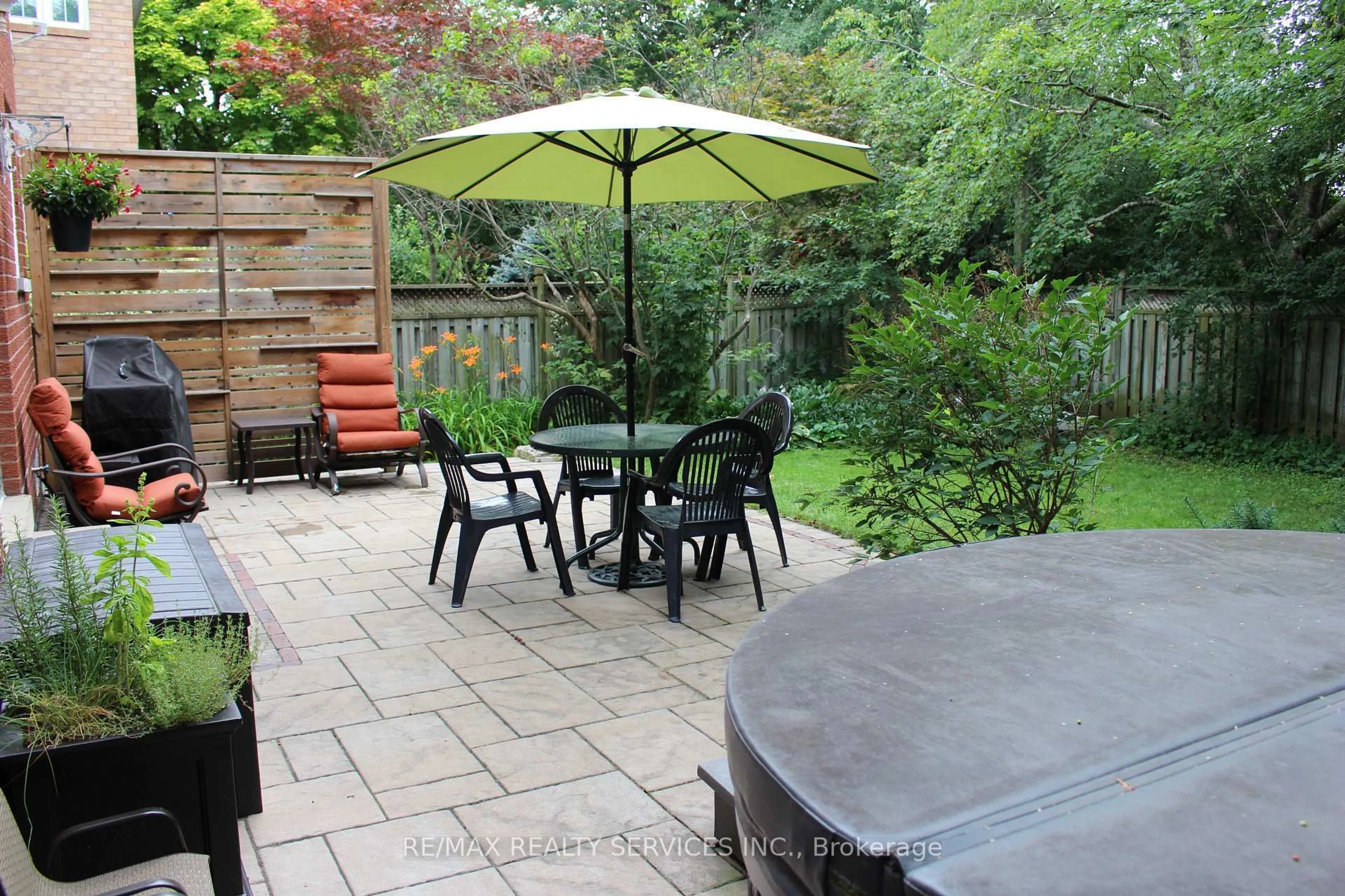 Patio, street for 9 Pogson Dr, Whitby Ontario L1R 2J1
