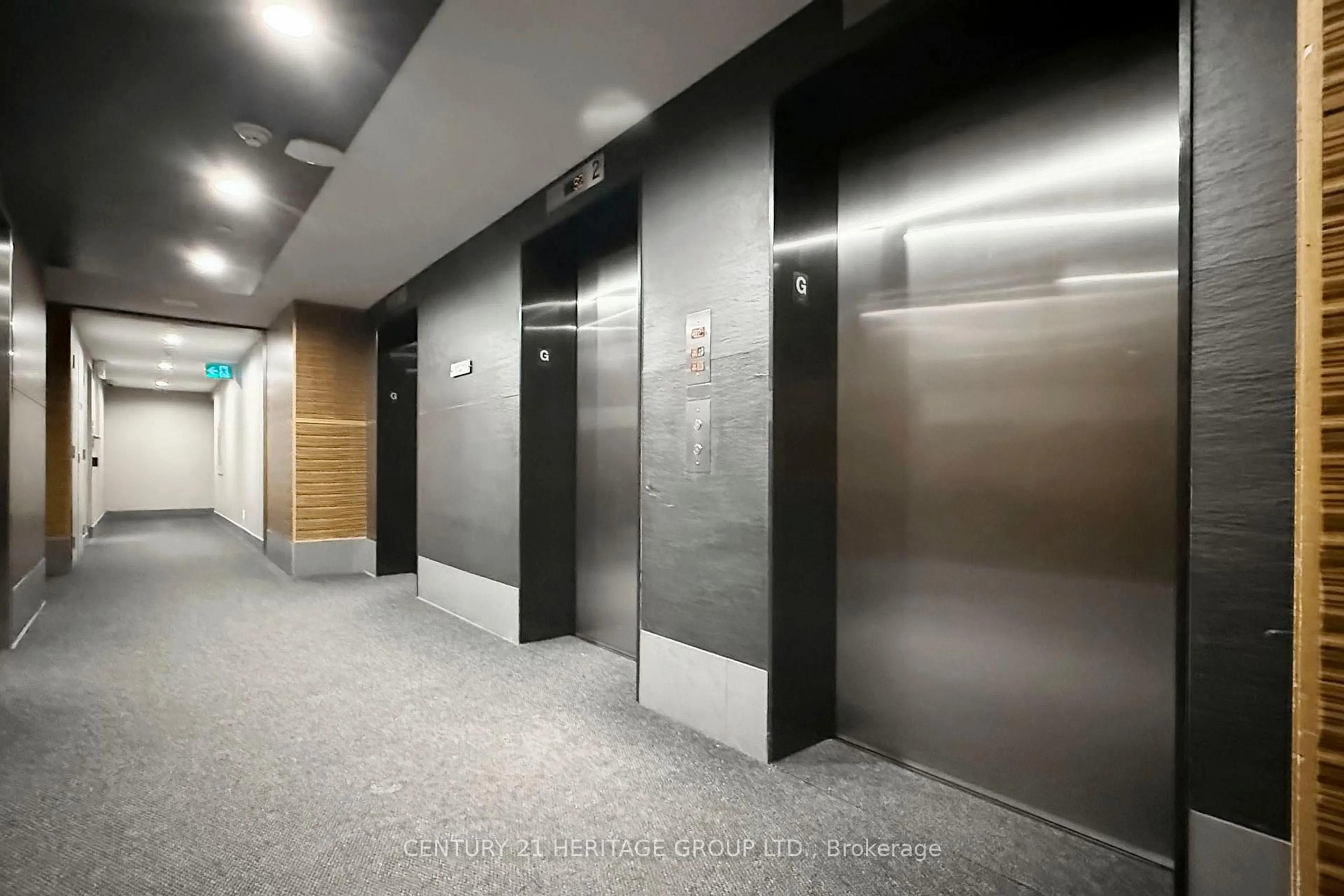 Indoor foyer for 135 Village Green Sq #1216, Toronto Ontario M1S 0G4