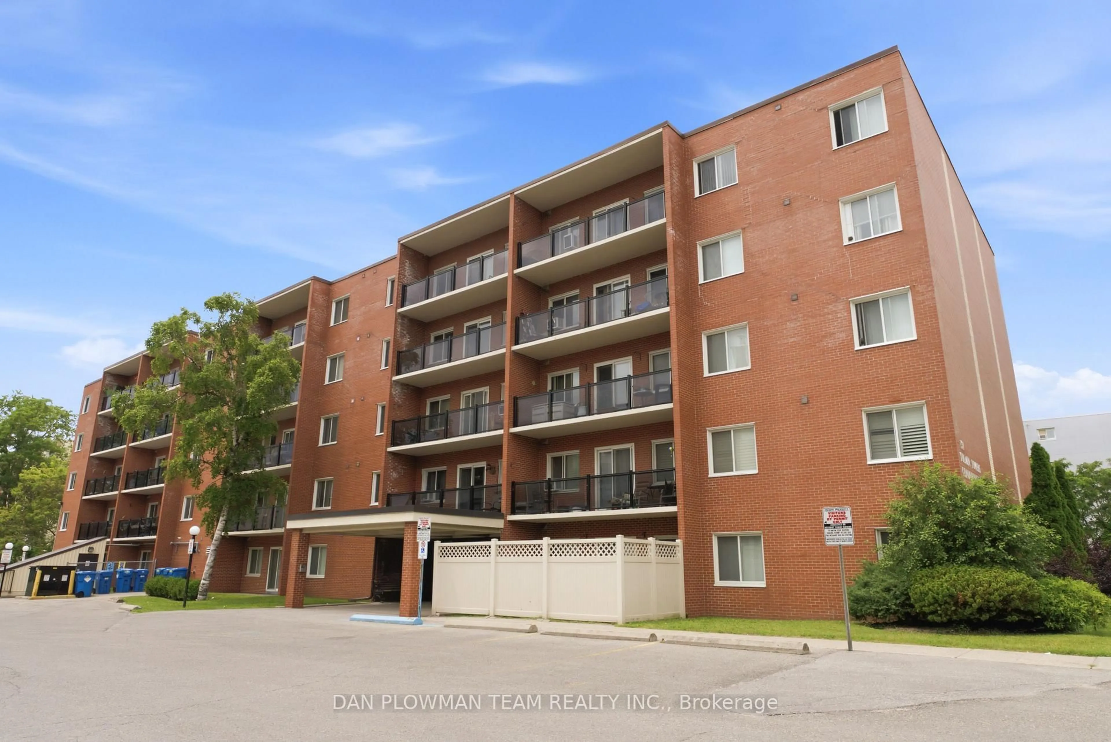 A pic from outside/outdoor area/front of a property/back of a property/a pic from drone, building for 131 Taunton Rd #204, Oshawa Ontario L1G 3T8