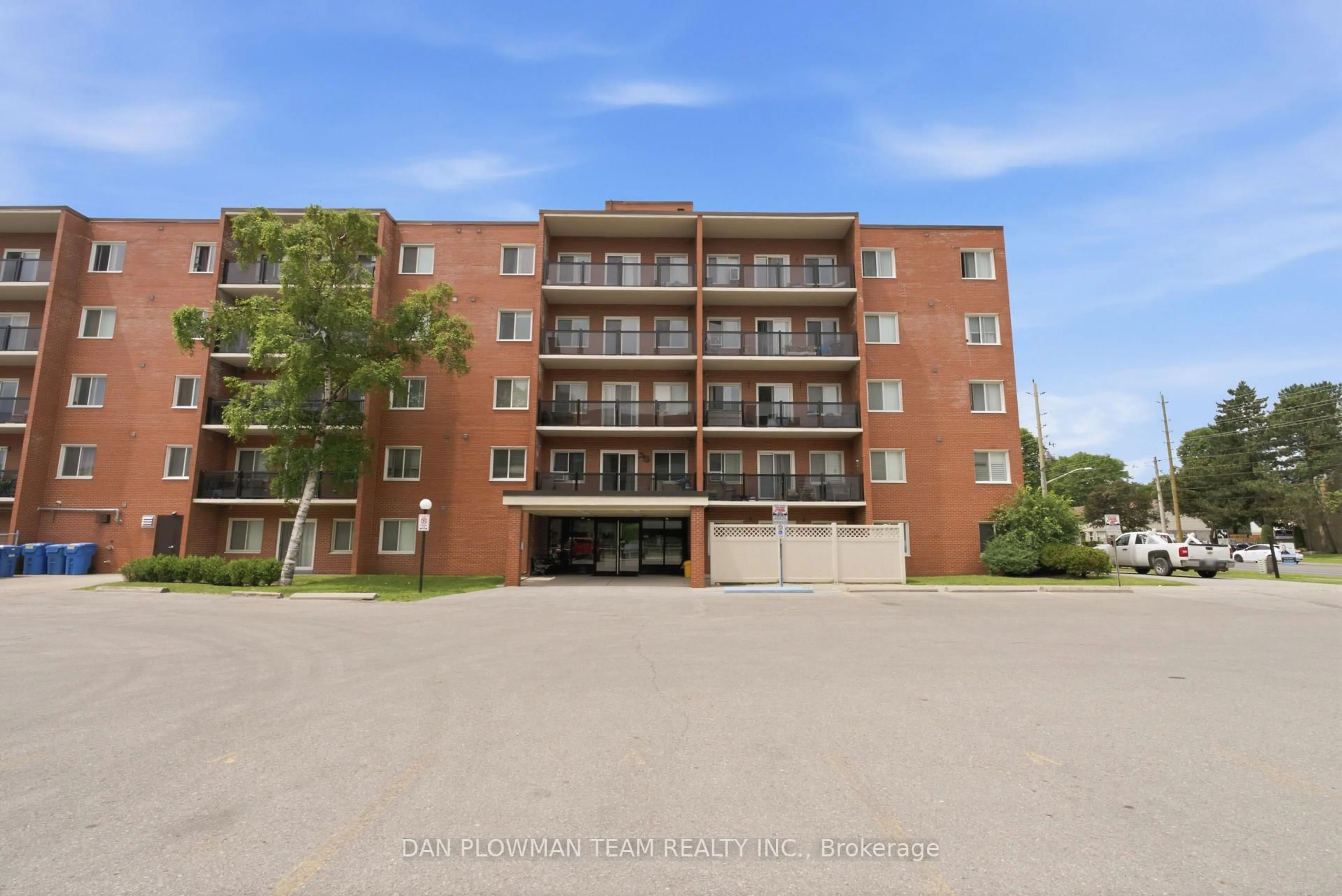 Unknown for 131 Taunton Rd #204, Oshawa Ontario L1G 3T8