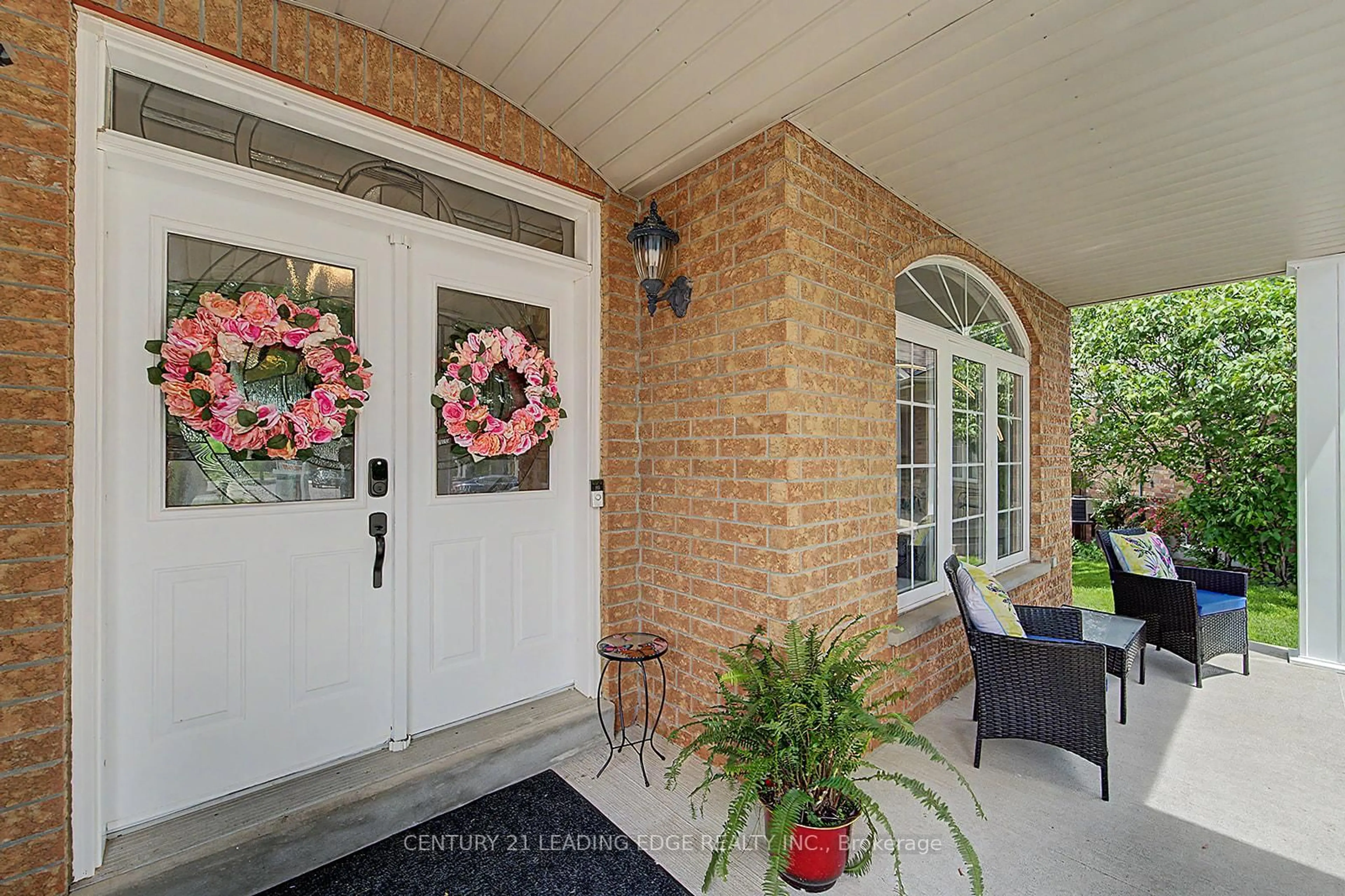 Indoor entryway for 1920 Clearwater Crt, Oshawa Ontario L1K 2Z6