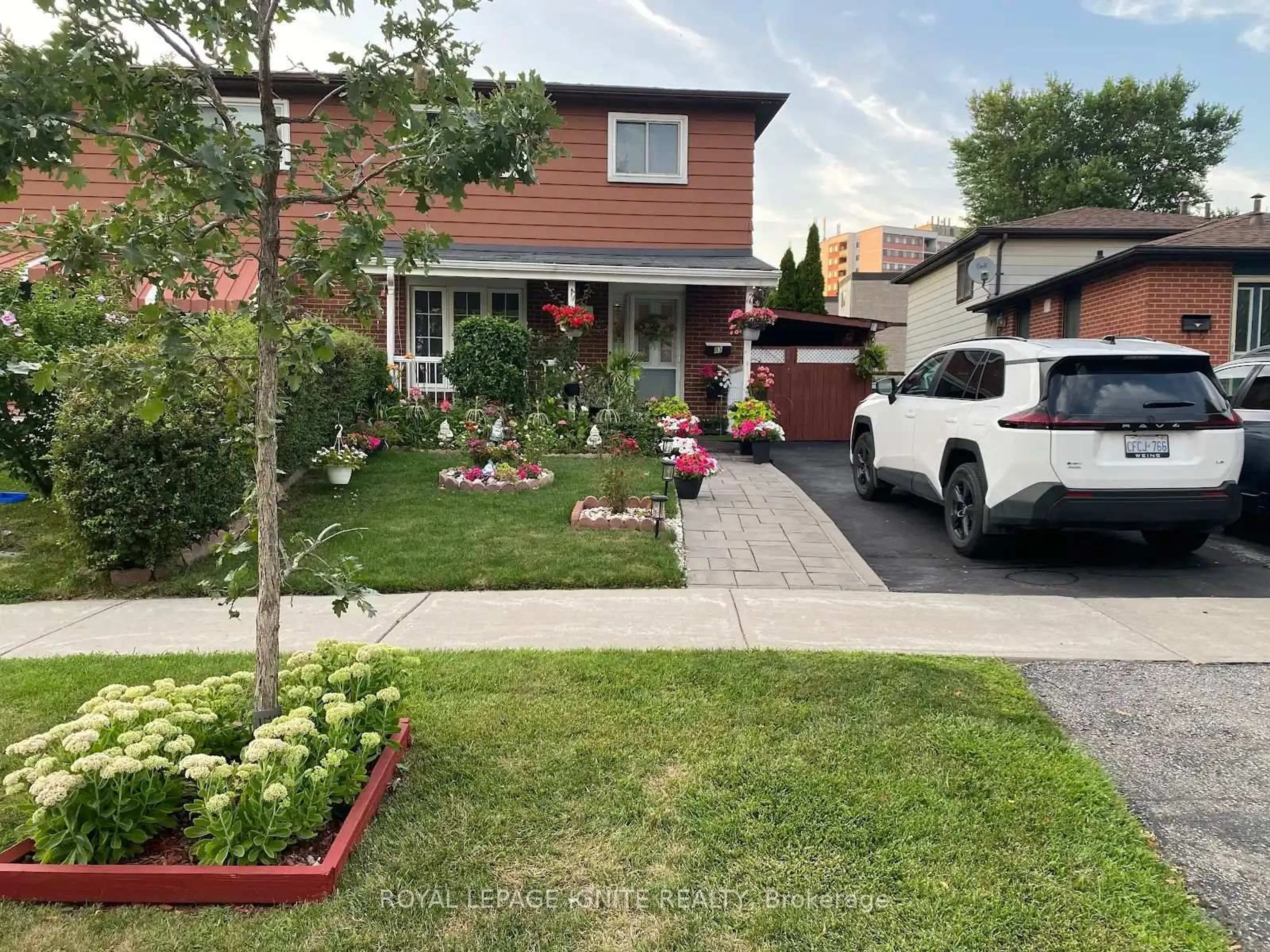 A pic from outside/outdoor area/front of a property/back of a property/a pic from drone, street for 83 Coxworth Cres, Toronto Ontario M1B 1E2