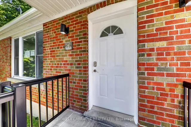 46 Singleton Rd, Toronto 5