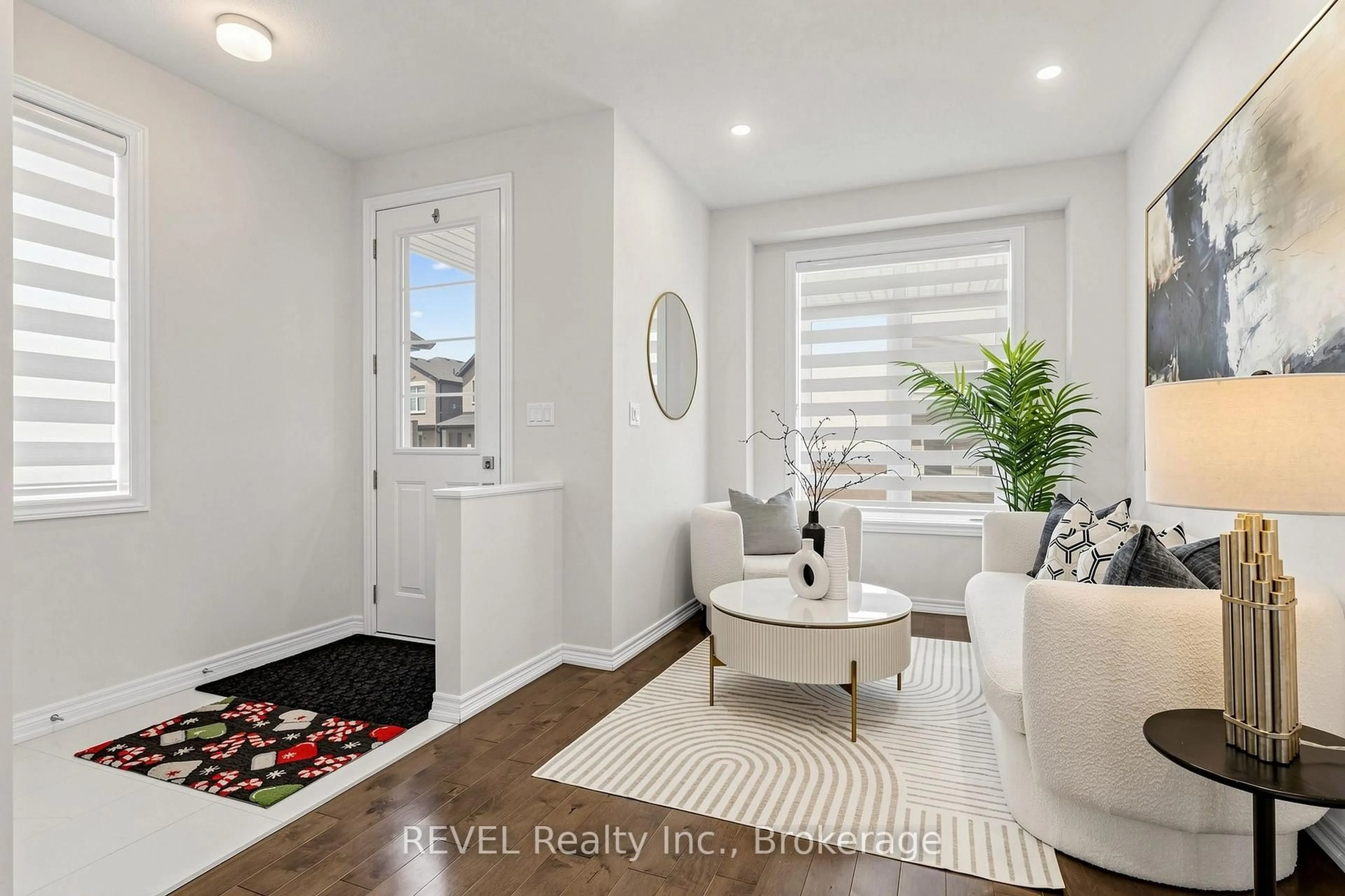 Indoor entryway for 993 Lockie Dr, Oshawa Ontario L1L 0S1