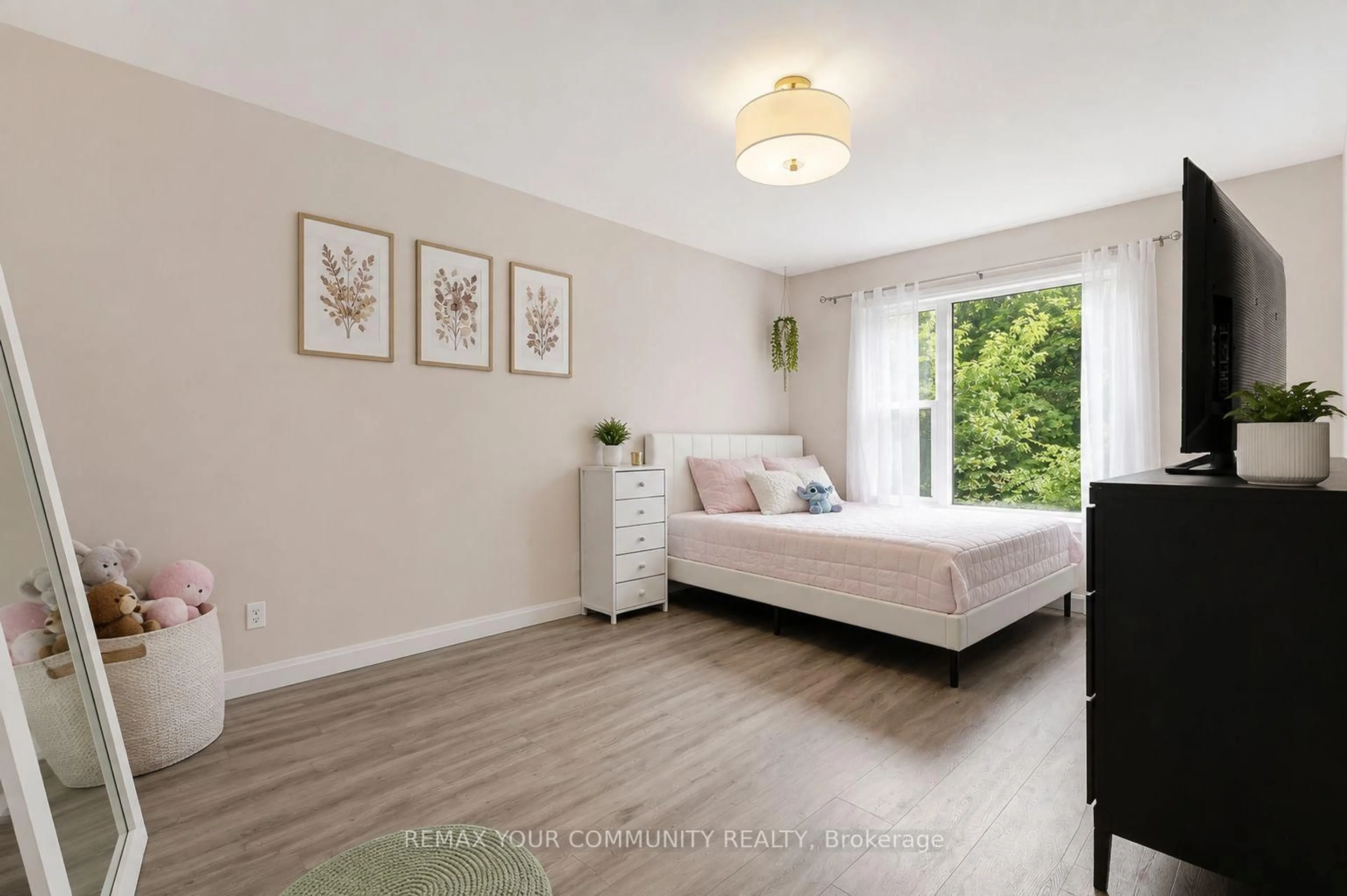 Bedroom with bed, wood/laminate floor for 81 Garden St, Whitby Ontario L1N 9E7