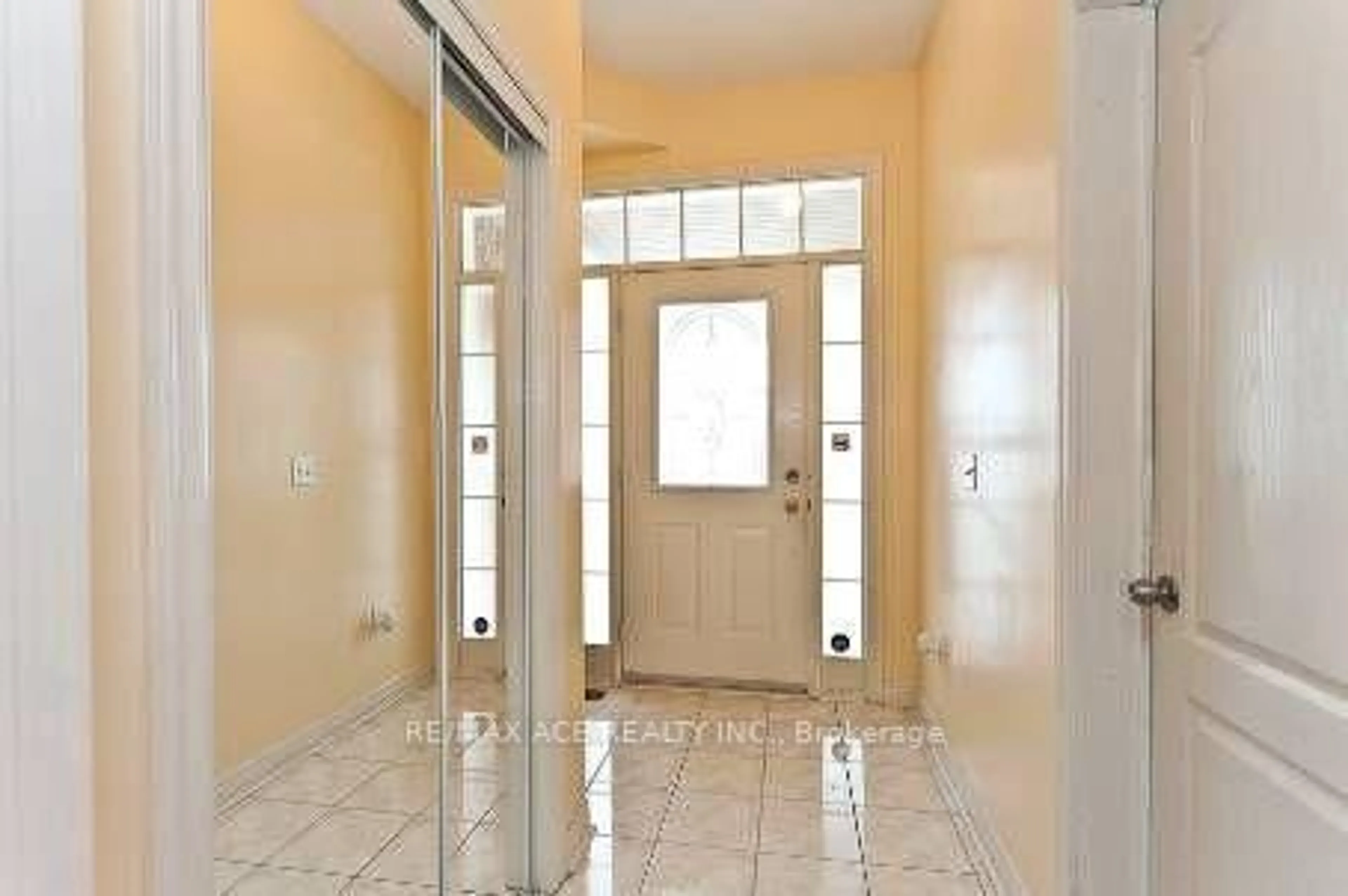 Indoor entryway for 74 Mourning Dove Cres, Toronto Ontario M1B 6A8