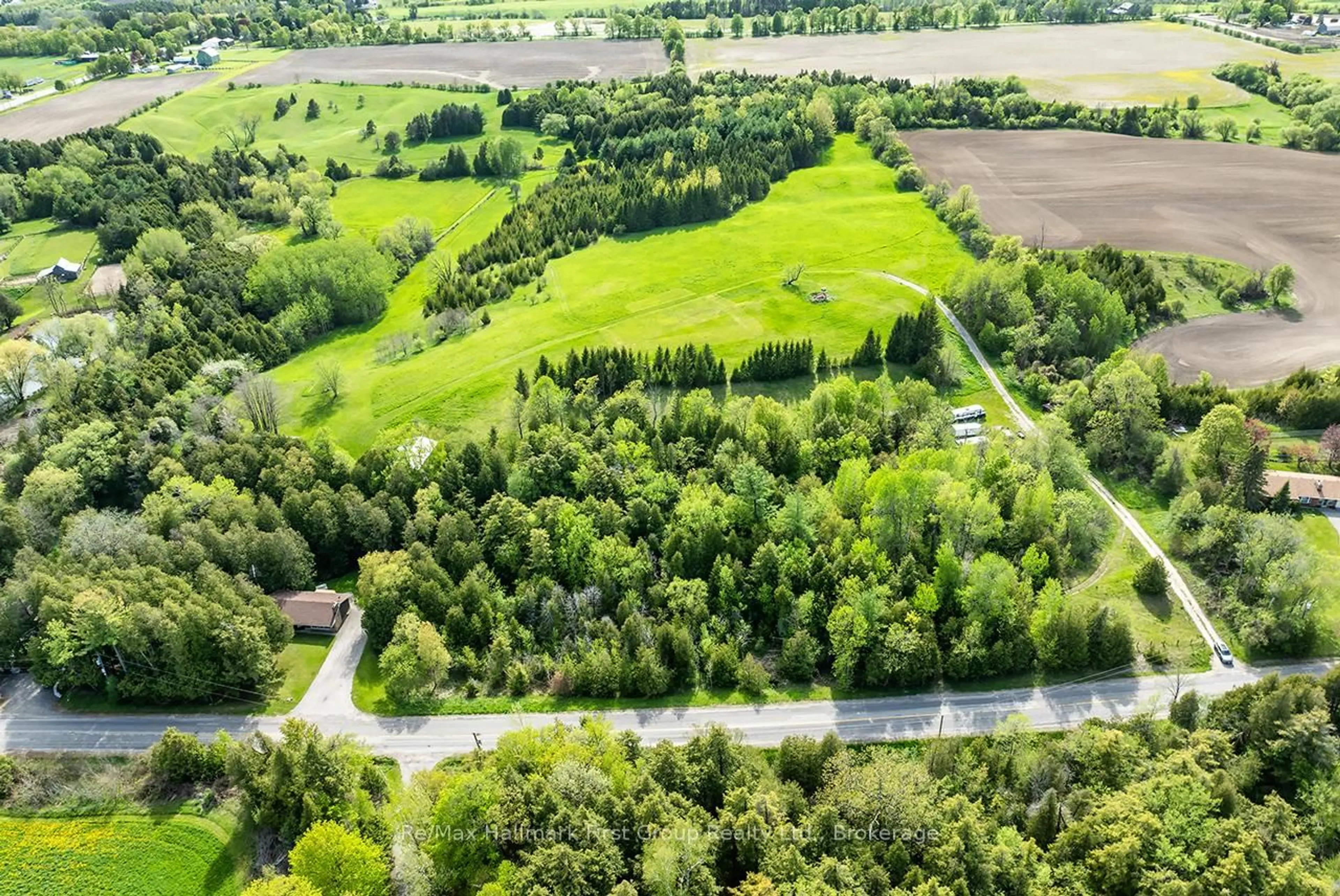A pic from outside/outdoor area/front of a property/back of a property/a pic from drone, forest/trees view for 4818 Thornton Rd, Oshawa Ontario L1H 0T4