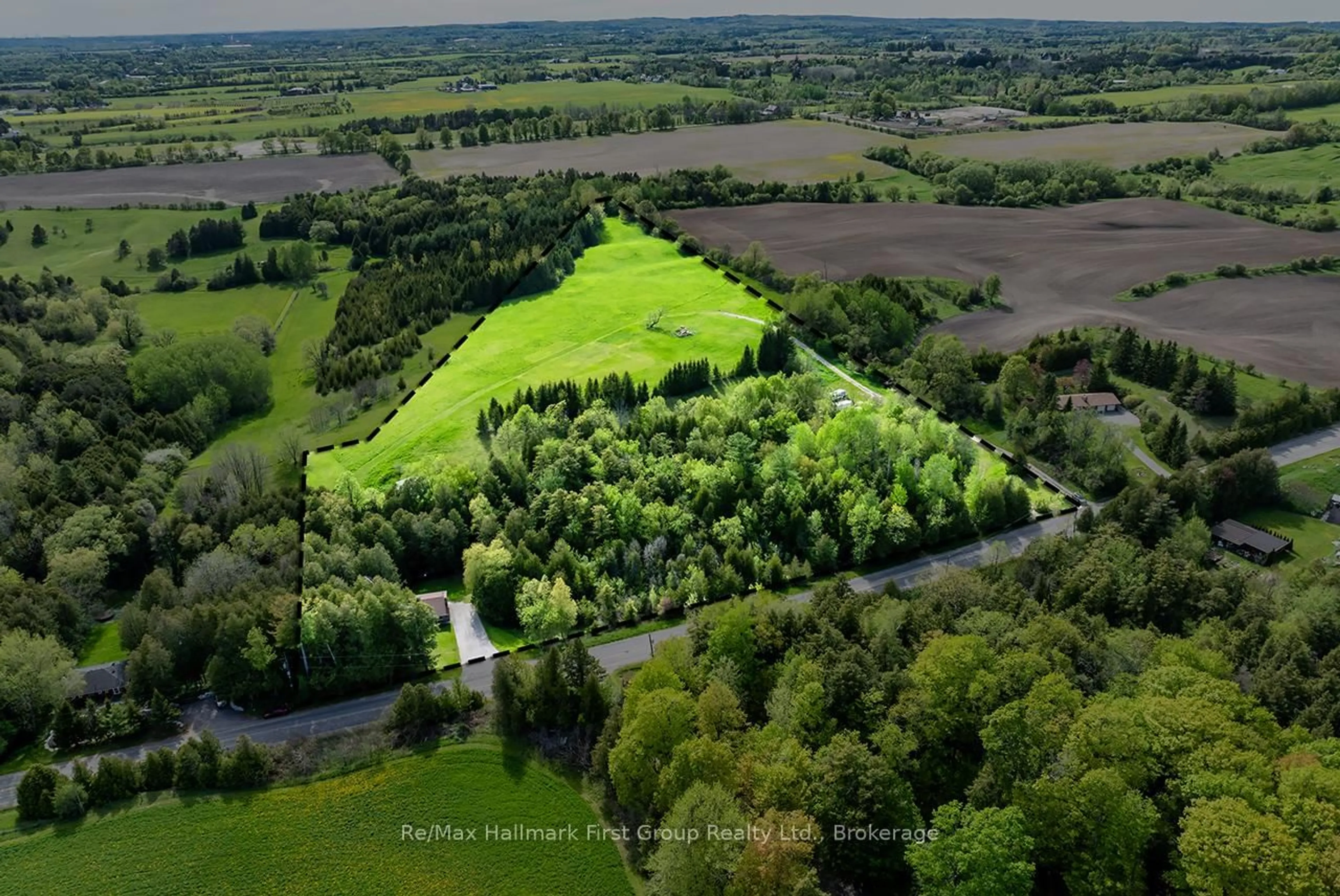 A pic from outside/outdoor area/front of a property/back of a property/a pic from drone, forest/trees view for 4818 Thornton Rd, Oshawa Ontario L1H 0T4