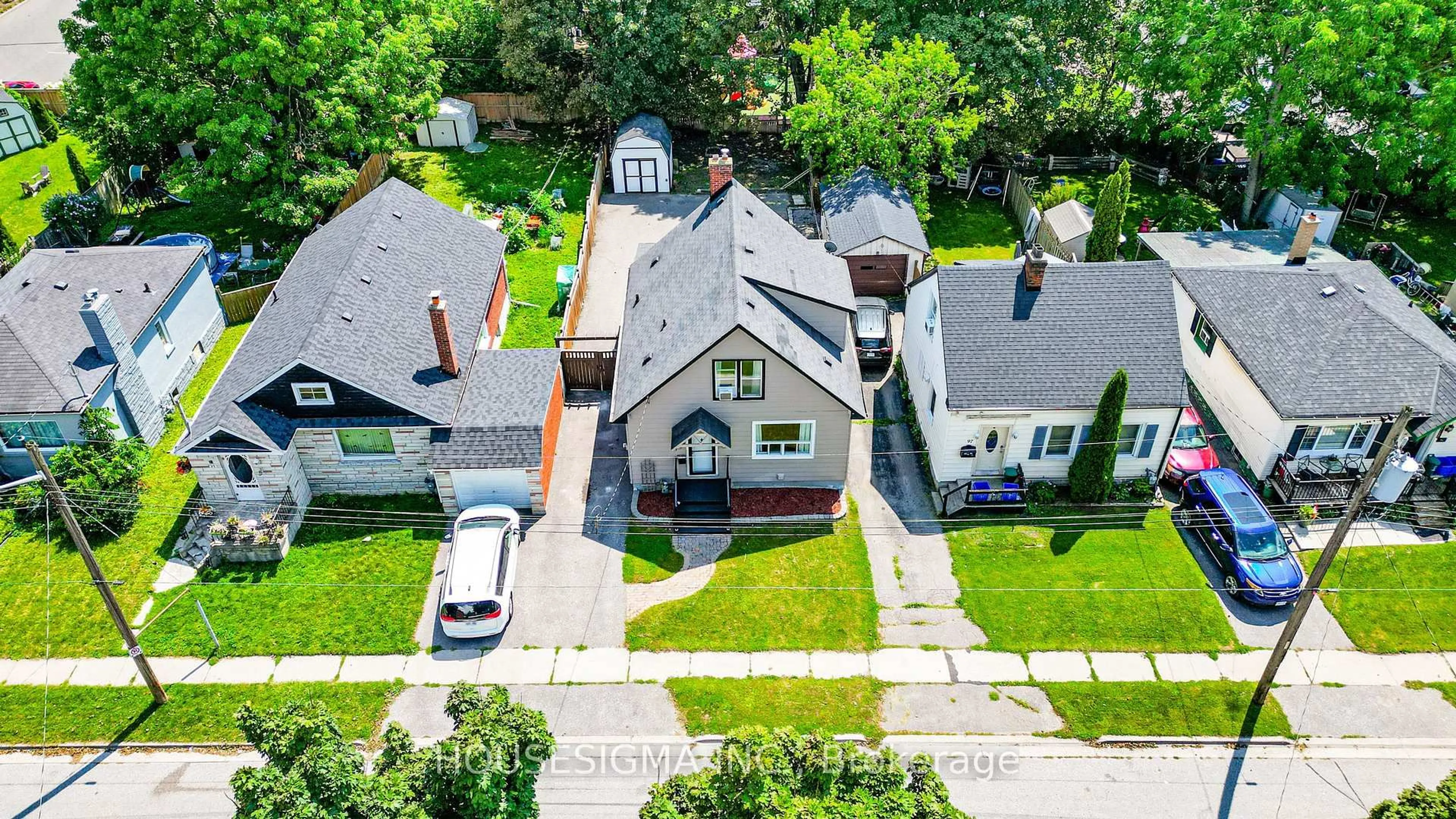 A pic from outside/outdoor area/front of a property/back of a property/a pic from drone, street for 93 Brock St, Oshawa Ontario L1G 1R7
