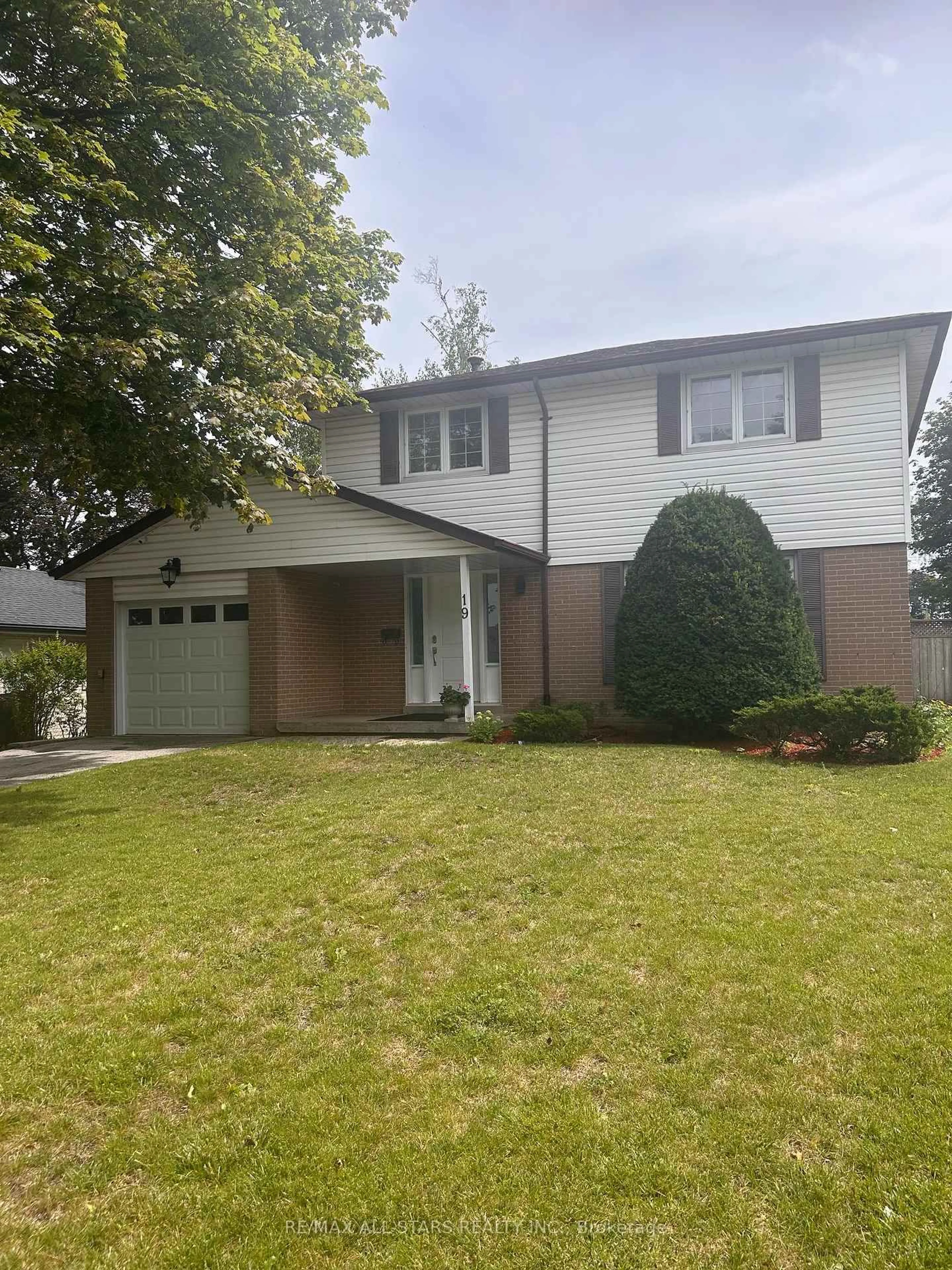 Home with vinyl exterior material, street for 19 portico Dr, Toronto Ontario M1G 3R4