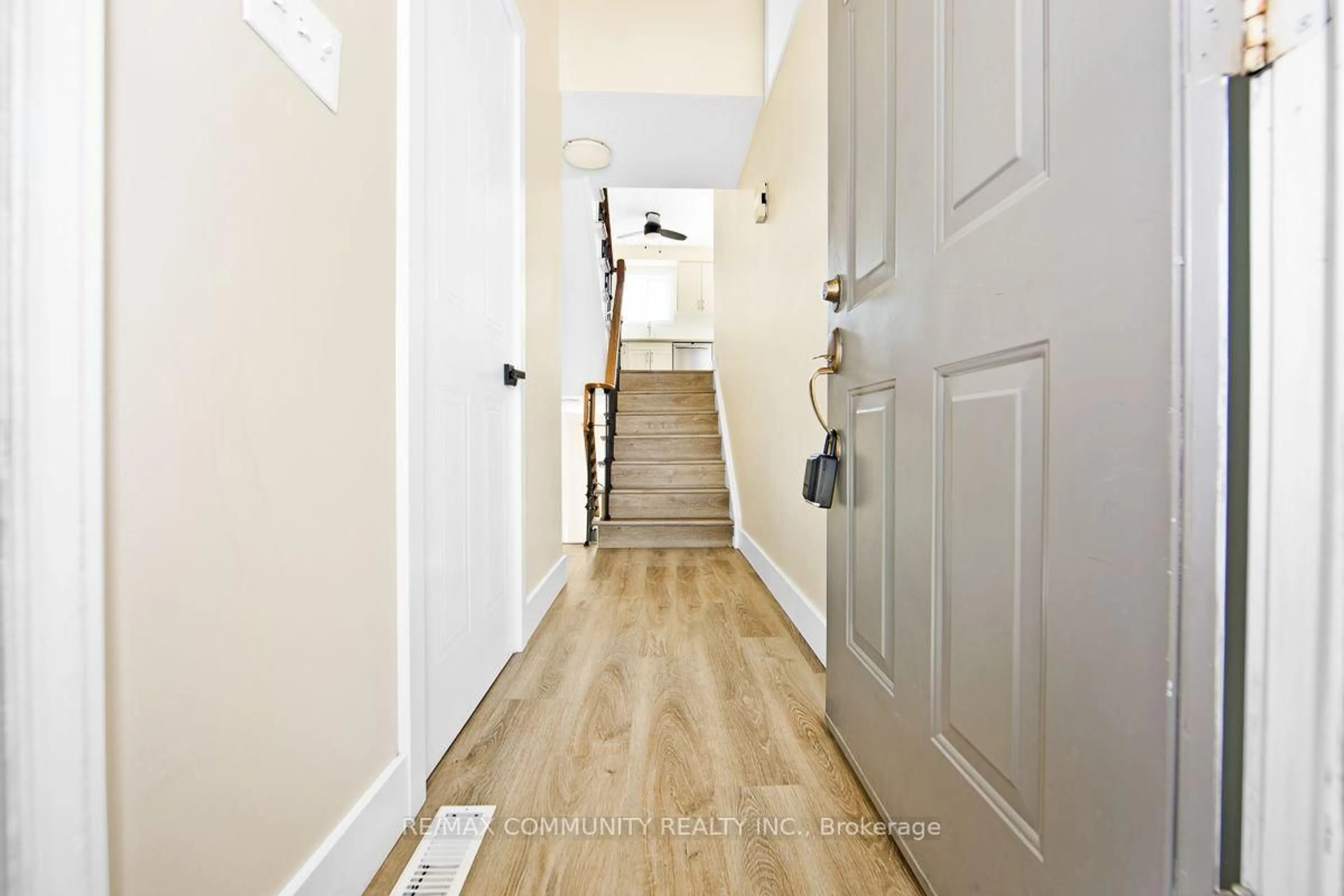 Indoor entryway for 1867 Kingston Rd #28, Pickering Ontario L1V 6G8