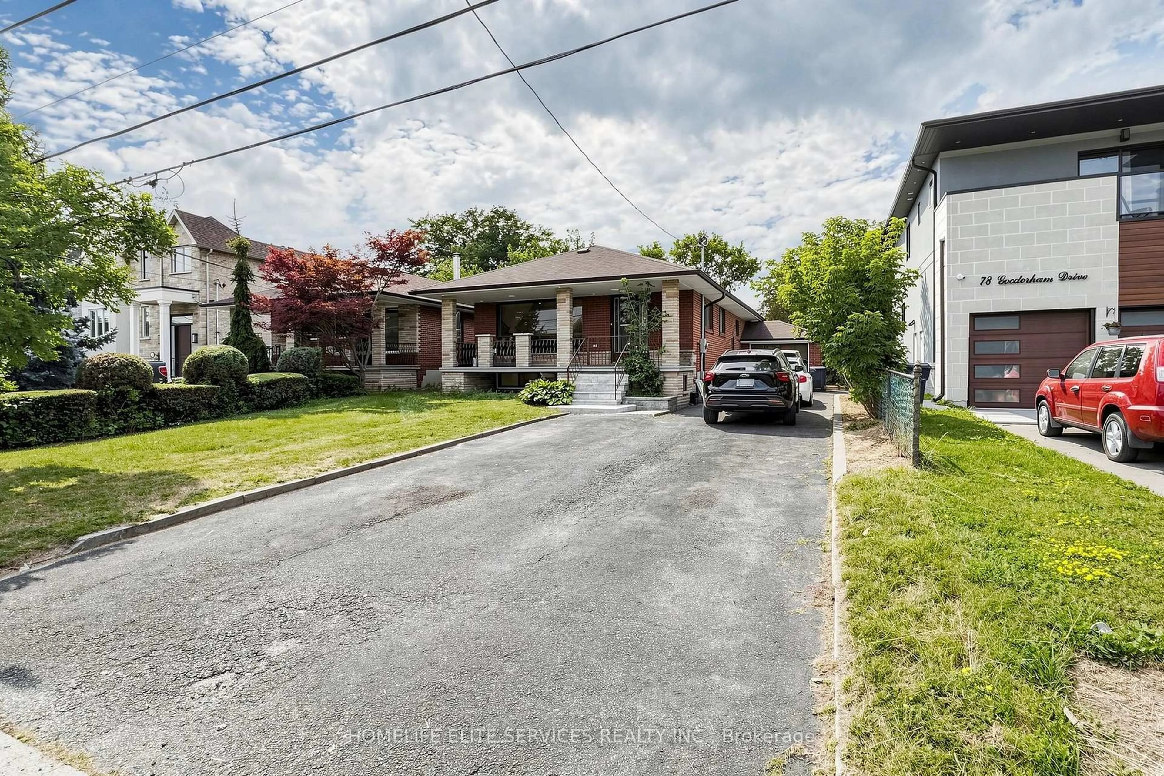A pic from outside/outdoor area/front of a property/back of a property/a pic from drone, street for 76 Gooderham Dr, Toronto Ontario M1R 3G7