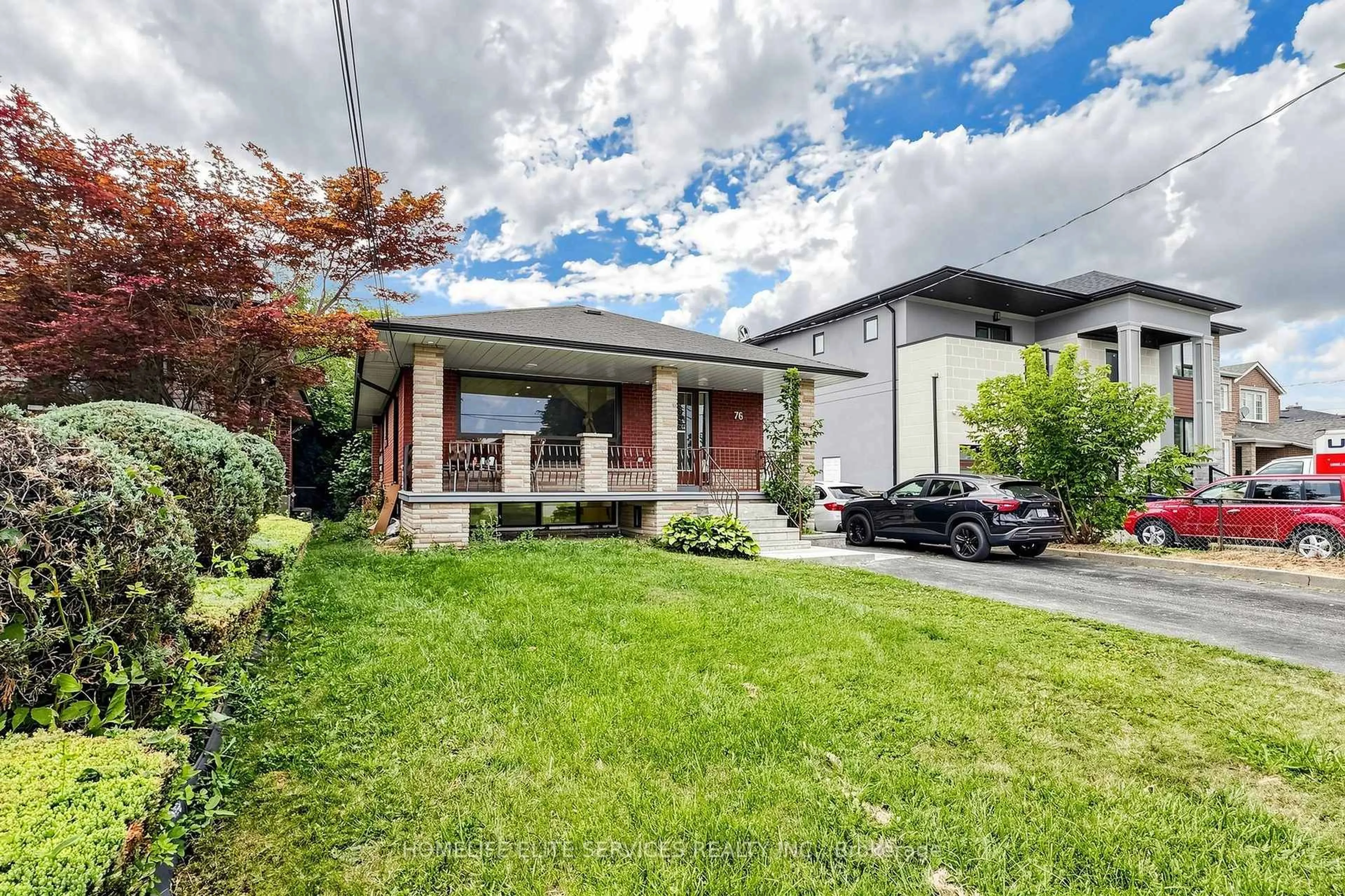 A pic from outside/outdoor area/front of a property/back of a property/a pic from drone, street for 76 Gooderham Dr, Toronto Ontario M1R 3G7