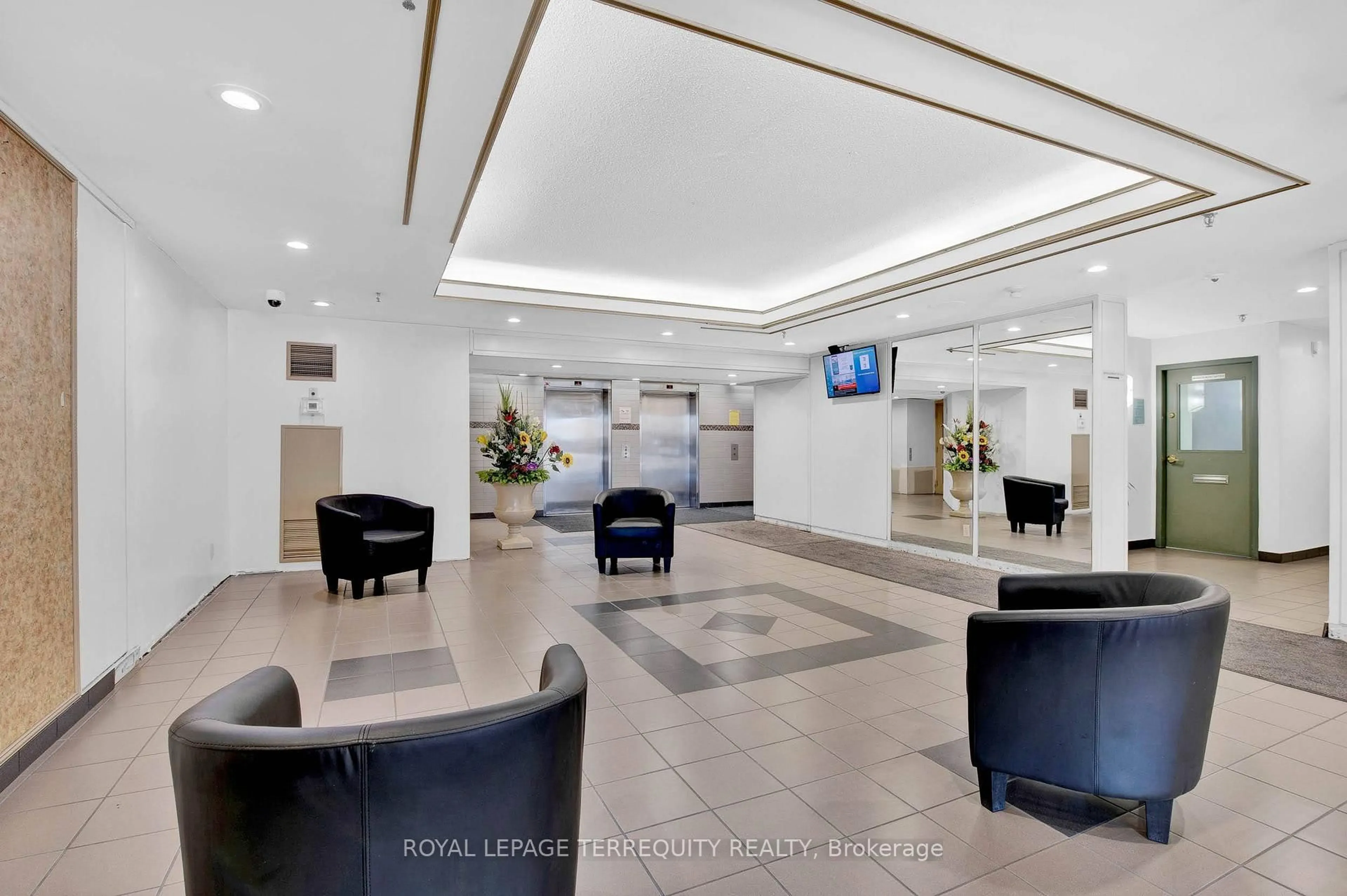 Lobby for 400 McLevin Ave #602, Toronto Ontario M1B 5J4