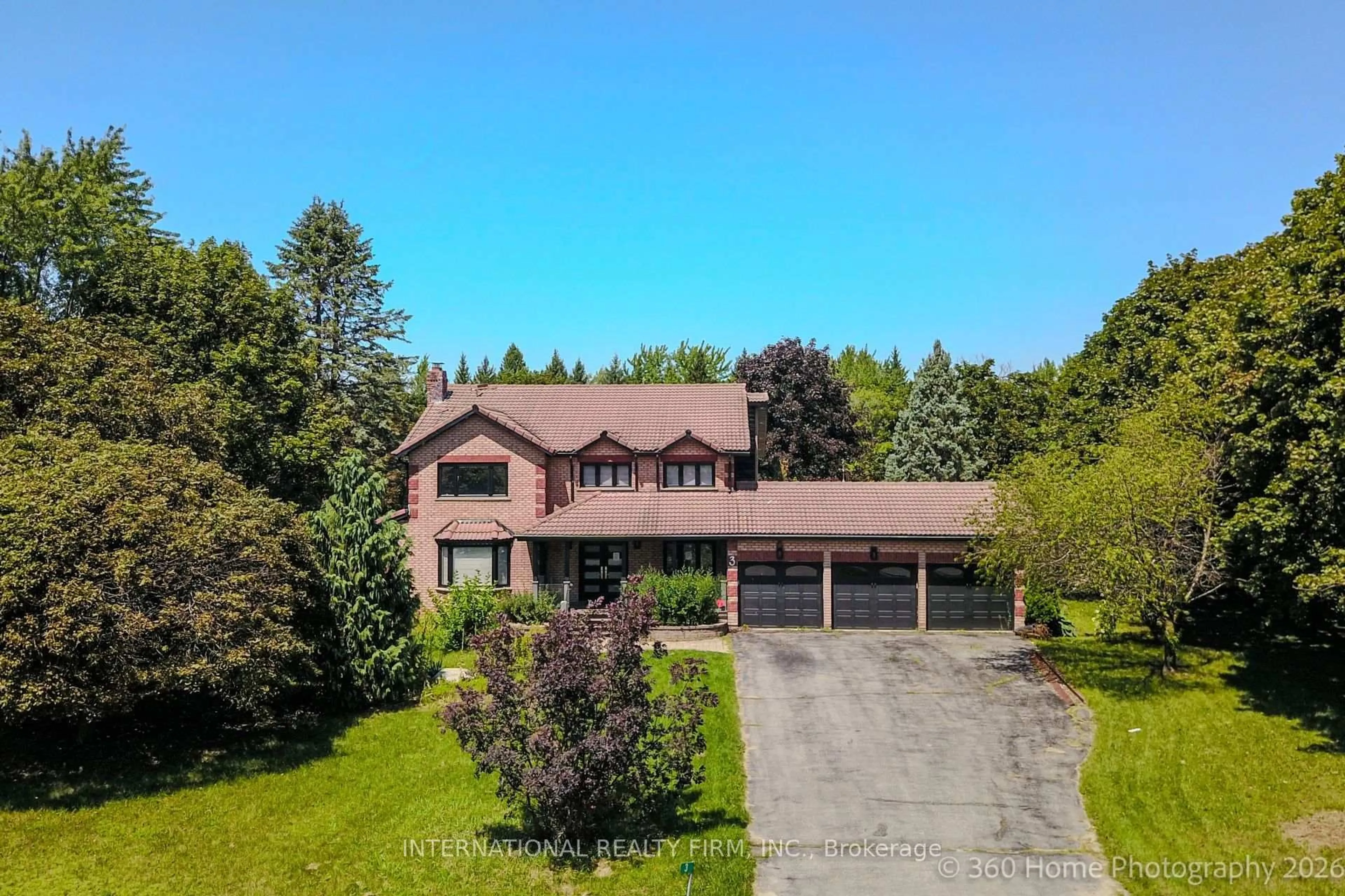 A pic from outside/outdoor area/front of a property/back of a property/a pic from drone, street for 3 Taunus Crt, Clarington Ontario L1C 4H5