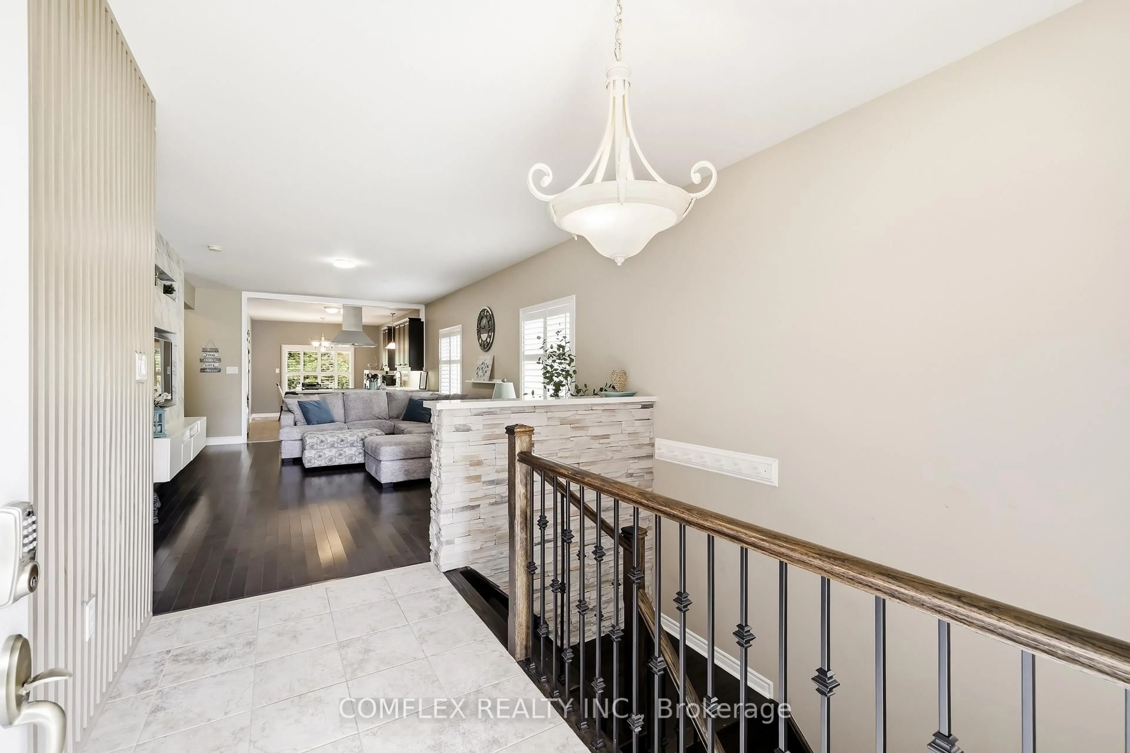 Indoor entryway for 7 Swindells St, Clarington Ontario L1C 0K3