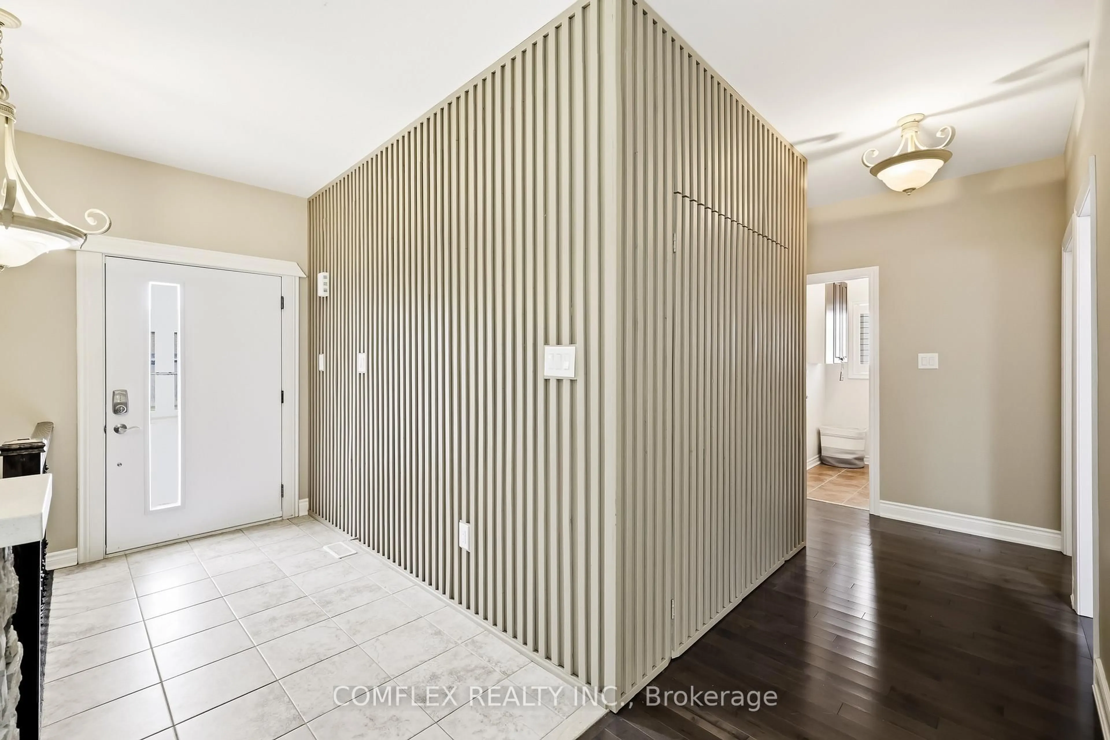 Indoor entryway for 7 Swindells St, Clarington Ontario L1C 0K3