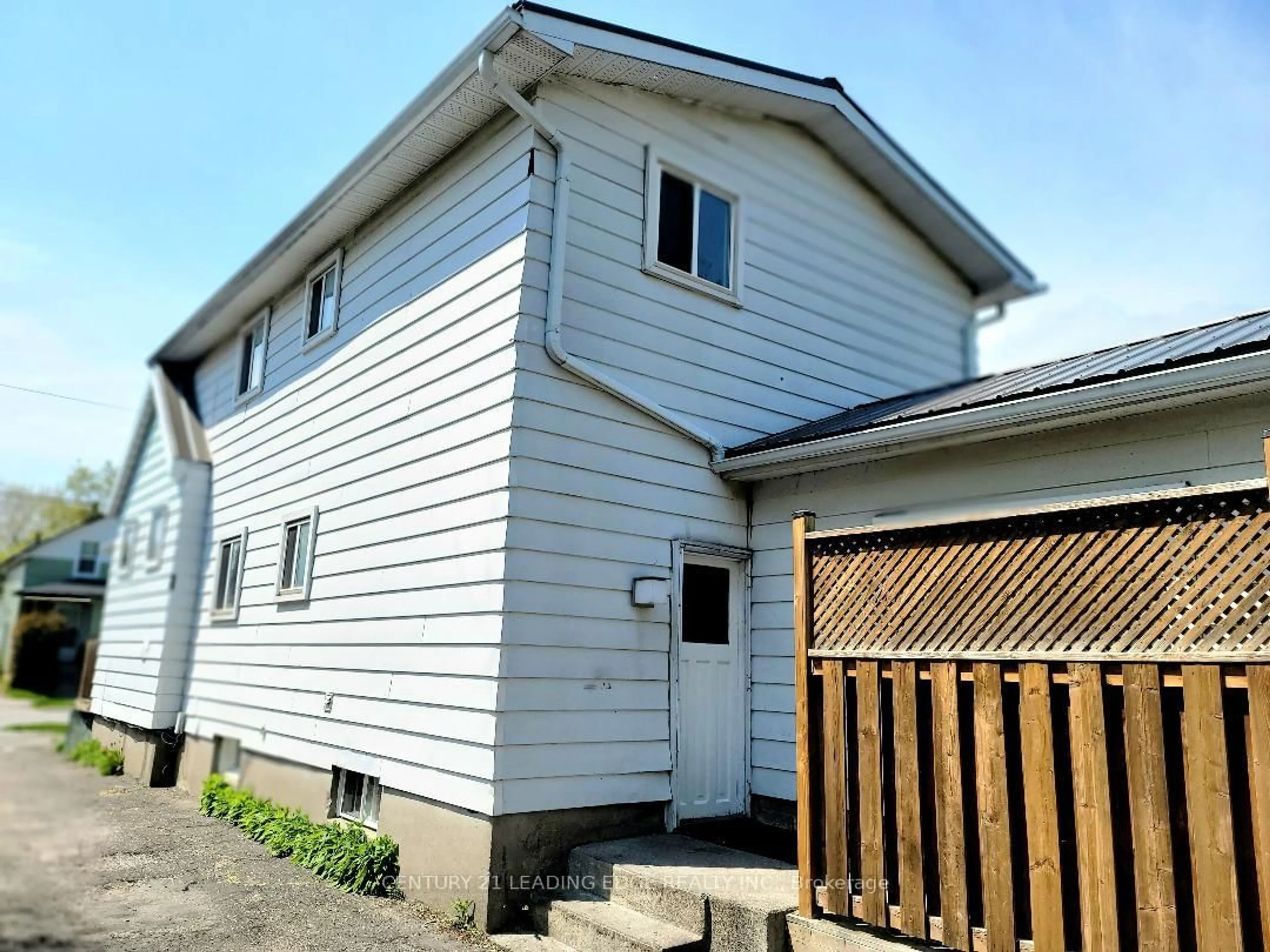 Unknown for 751 Gifford St, Oshawa Ontario L1H 4W1
