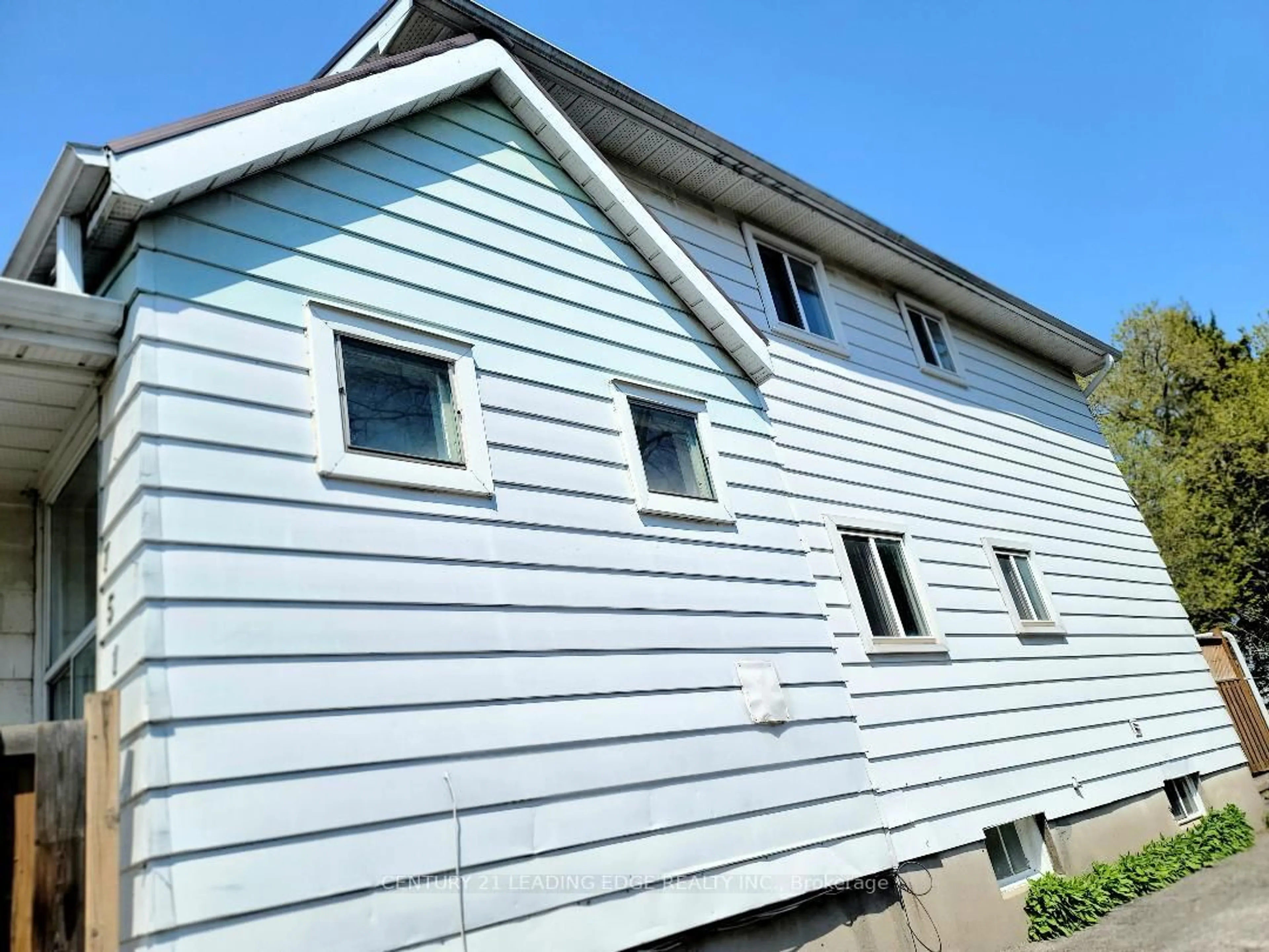 Home with vinyl exterior material, building for 751 Gifford St, Oshawa Ontario L1H 4W1