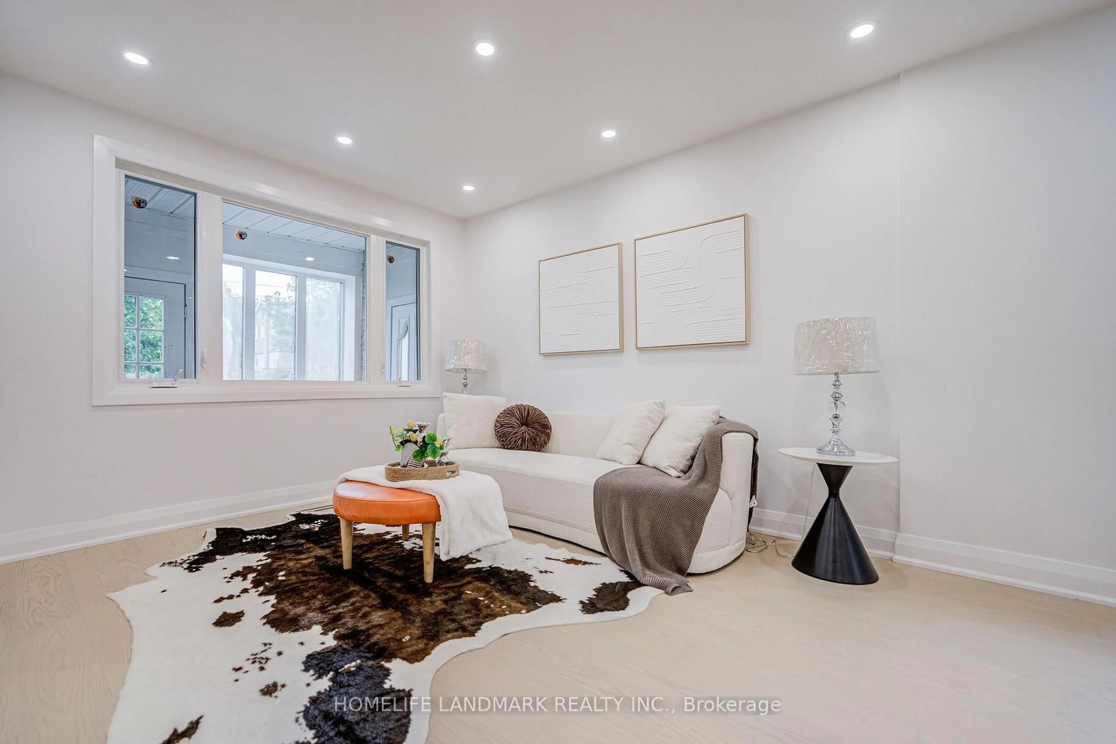 Living room with furniture, unknown for 430 Pharmacy Ave, Toronto Ontario M1L 3G6