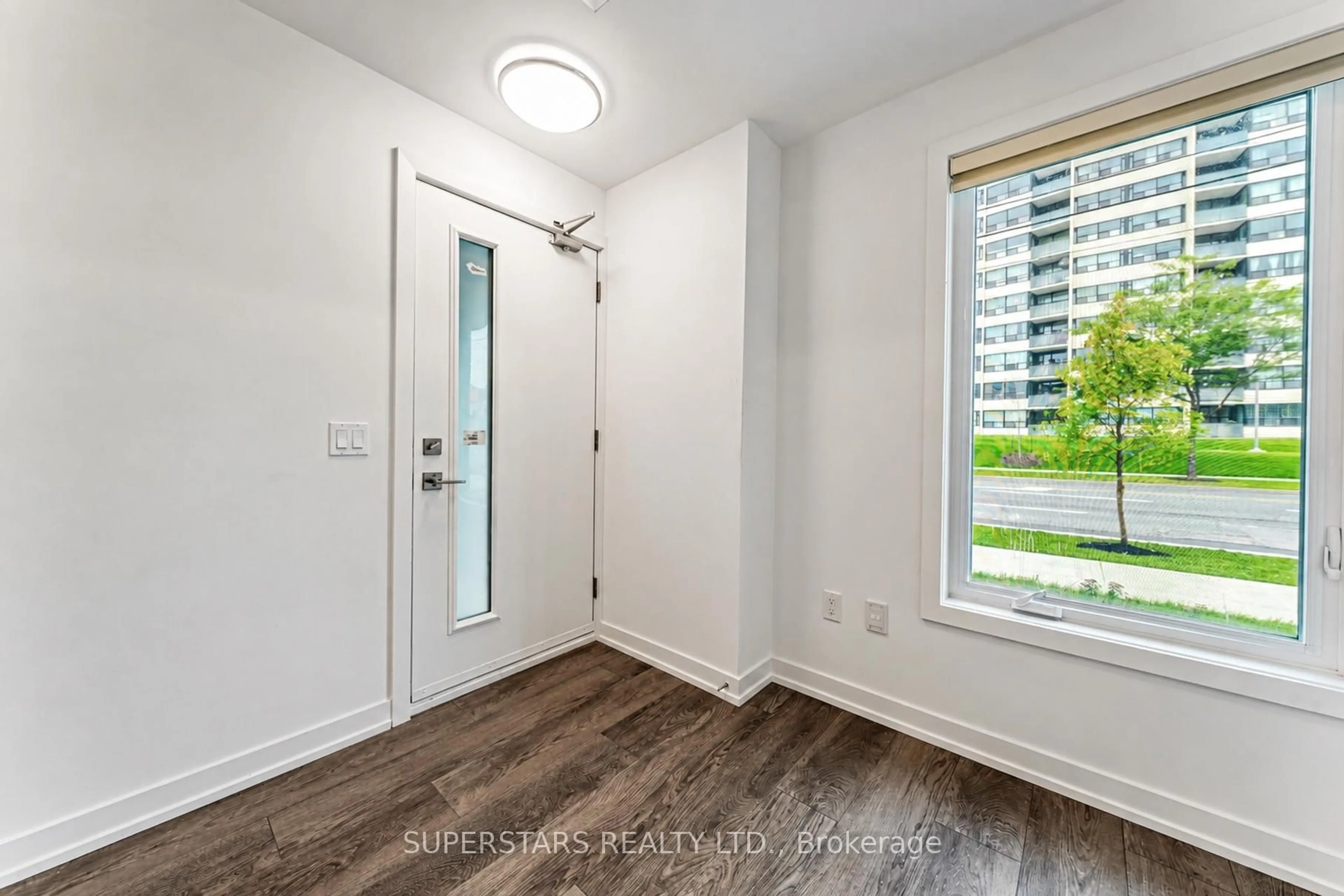 Indoor entryway for 3069 Pharmacy Ave #14, Toronto Ontario M1W 2H1