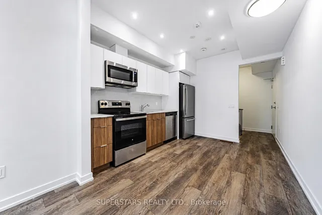 3069 Pharmacy Ave #14, Toronto 4