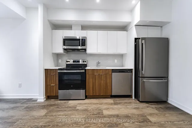 3069 Pharmacy Ave #14, Toronto 5
