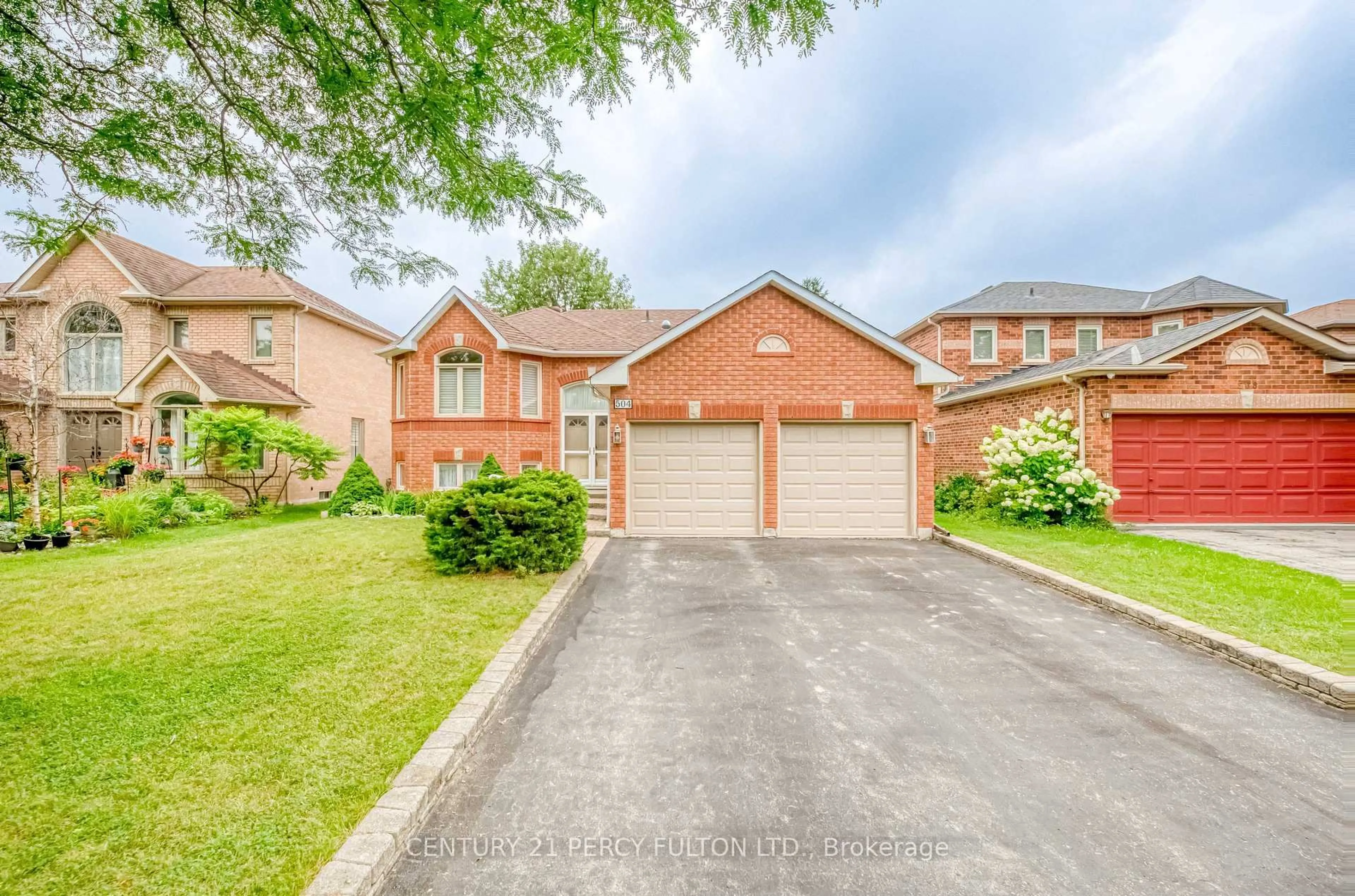 Home with brick exterior material, street for 504 Sandalwood Crt, Oshawa Ontario L1G 7X9