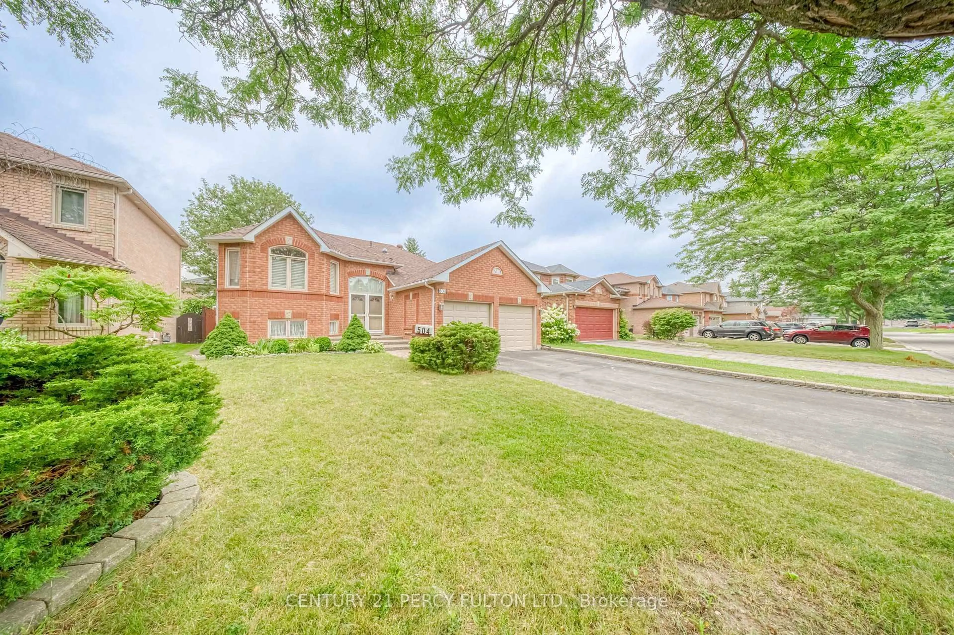 Home with brick exterior material, street for 504 Sandalwood Crt, Oshawa Ontario L1G 7X9