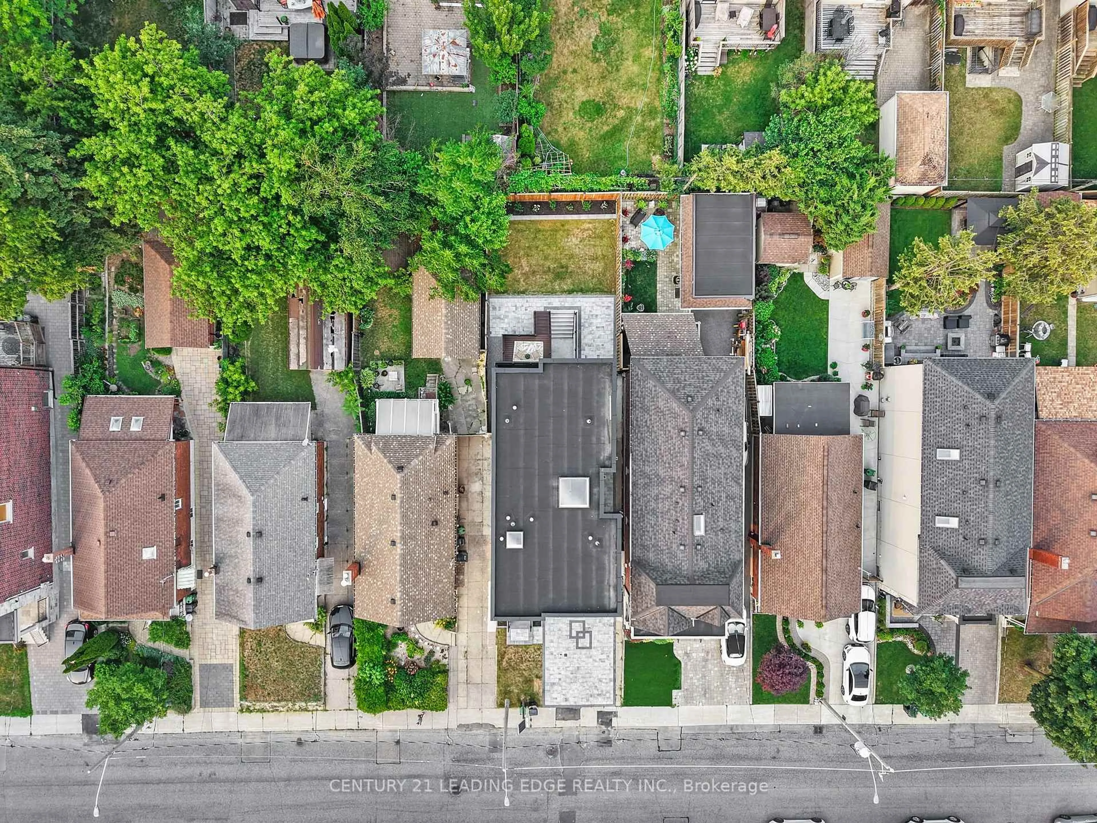 A pic from outside/outdoor area/front of a property/back of a property/a pic from drone, street for 147 Durant Ave, Toronto Ontario M4J 4W4