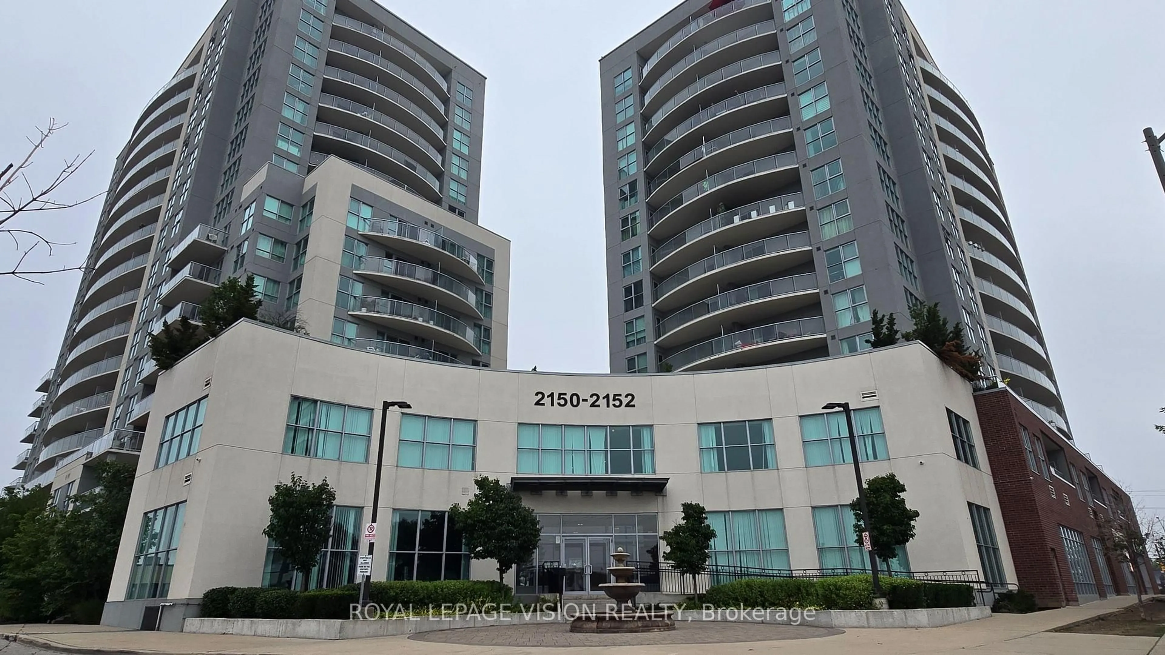 Indoor foyer for 2150 Lawrence Ave #1812, Toronto Ontario M1R 3A7