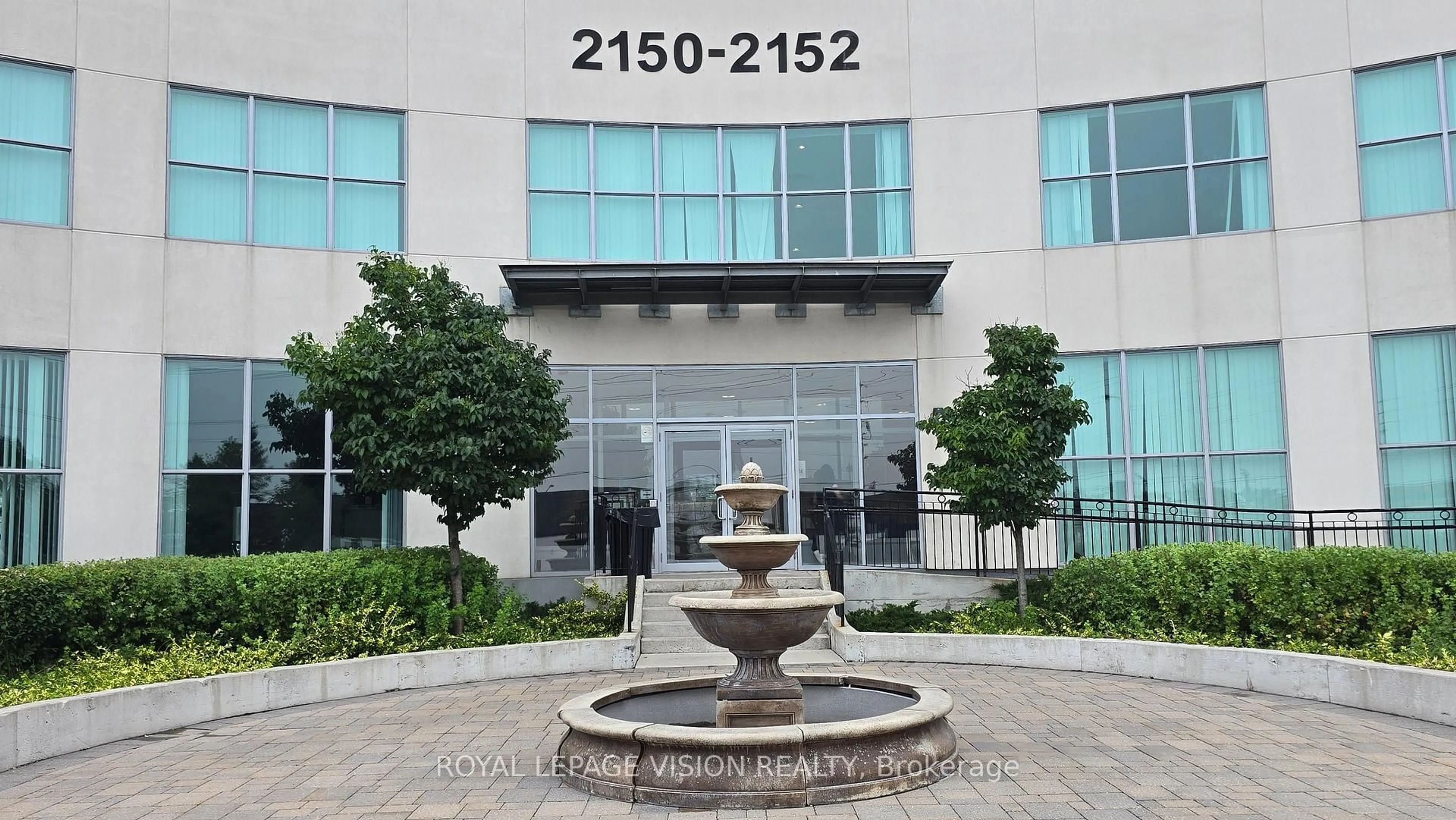 Indoor foyer for 2150 Lawrence Ave #1812, Toronto Ontario M1R 3A7