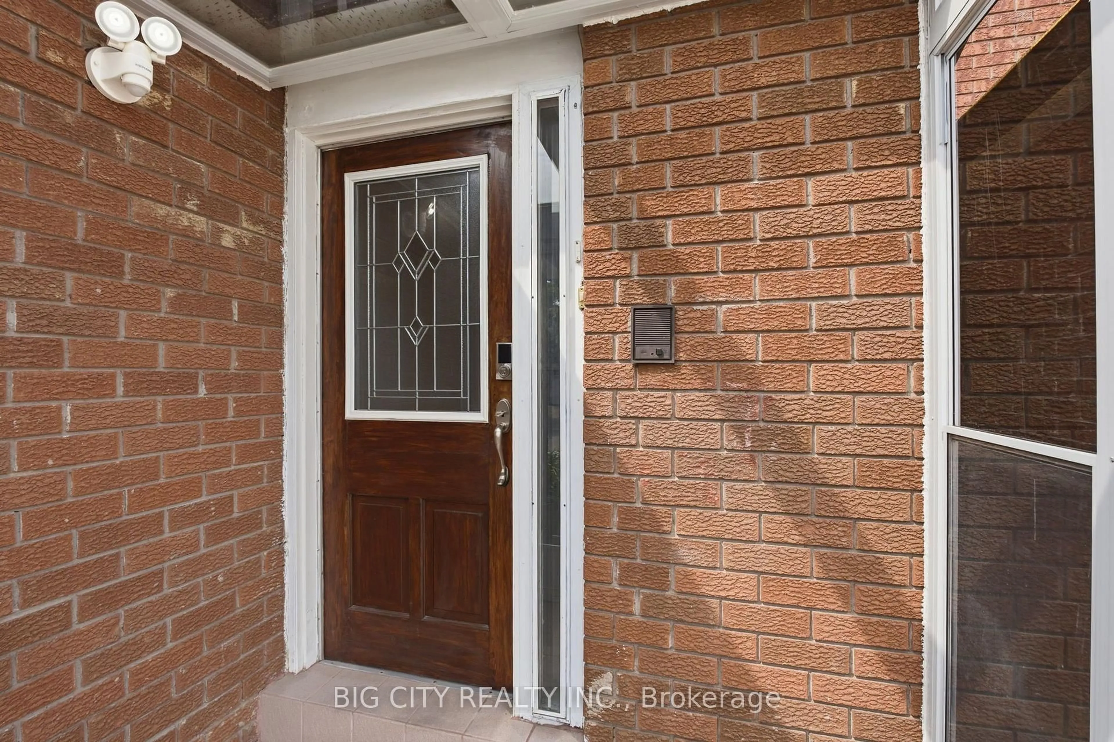 Indoor entryway for 29 Rainthorpe Cres, Toronto Ontario M1W 3S6