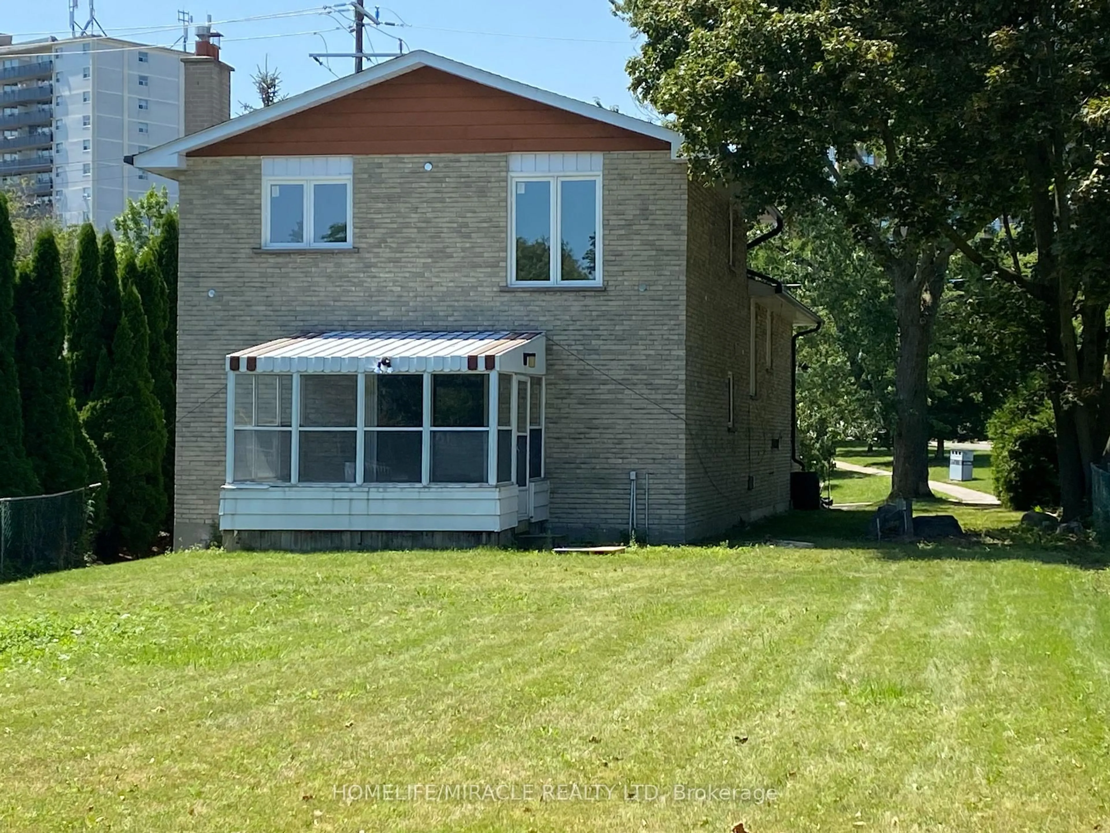 A pic from outside/outdoor area/front of a property/back of a property/a pic from drone, unknown for 289 Livingston Rd, Toronto Ontario M1E 1M2