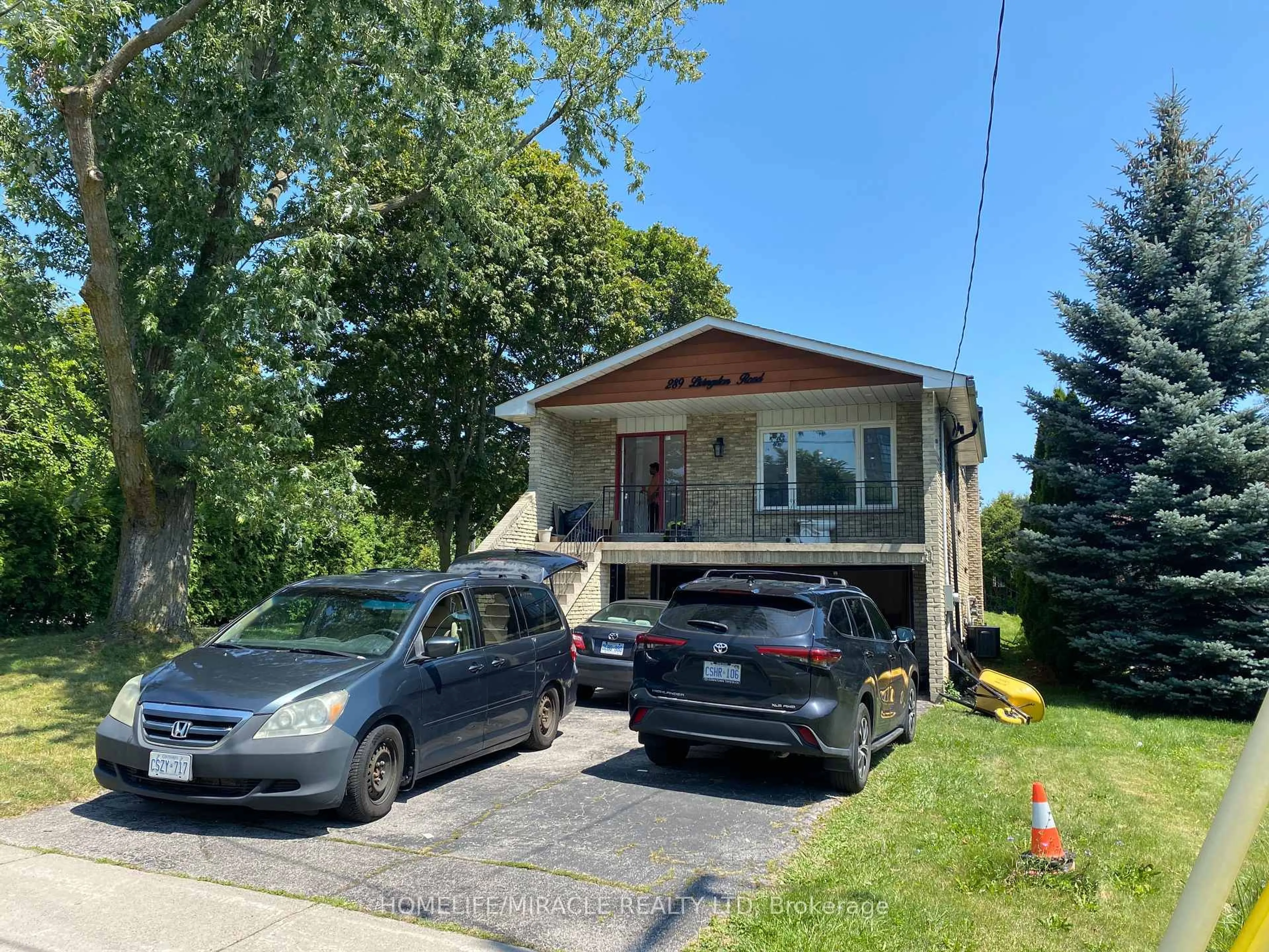 A pic from outside/outdoor area/front of a property/back of a property/a pic from drone, street for 289 Livingston Rd, Toronto Ontario M1E 1M2