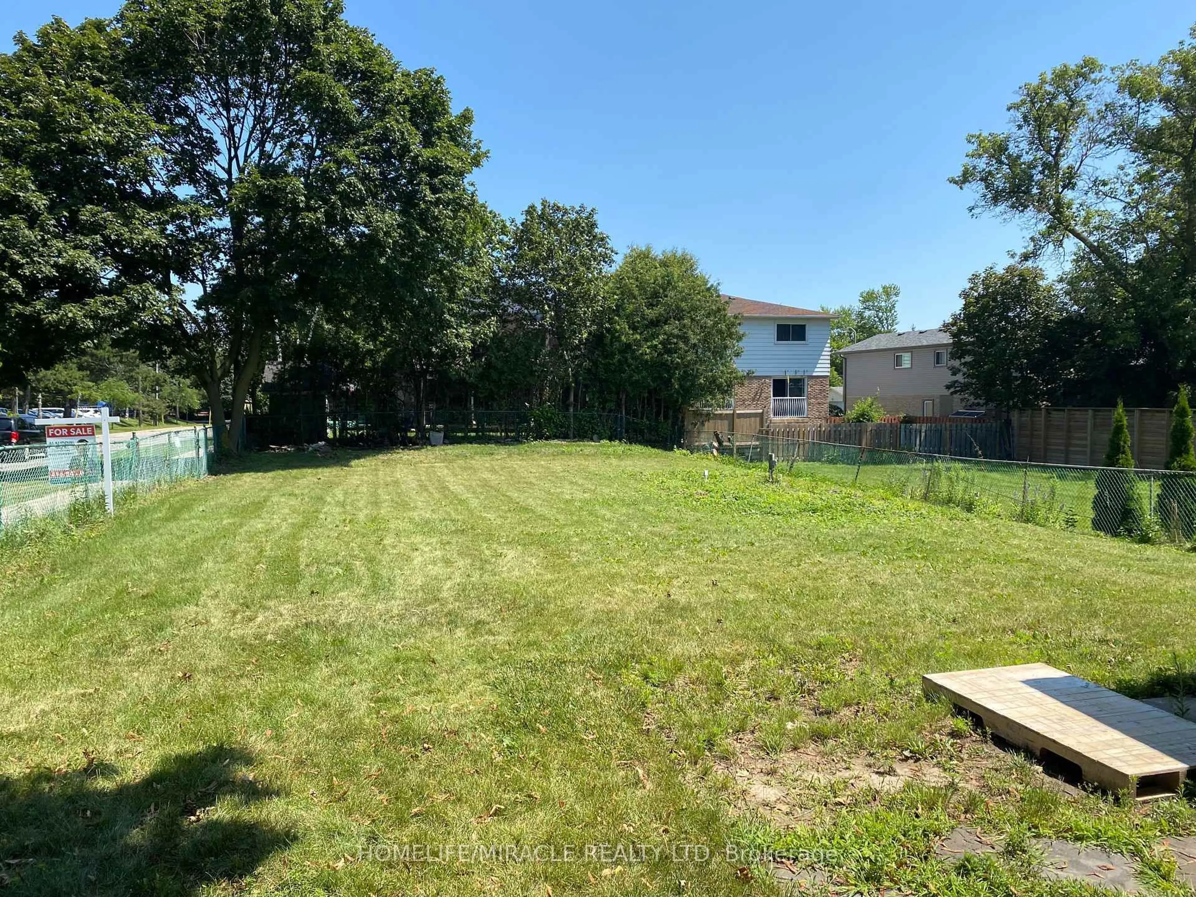 A pic from outside/outdoor area/front of a property/back of a property/a pic from drone, unknown for 289 Livingston Rd, Toronto Ontario M1E 1M2