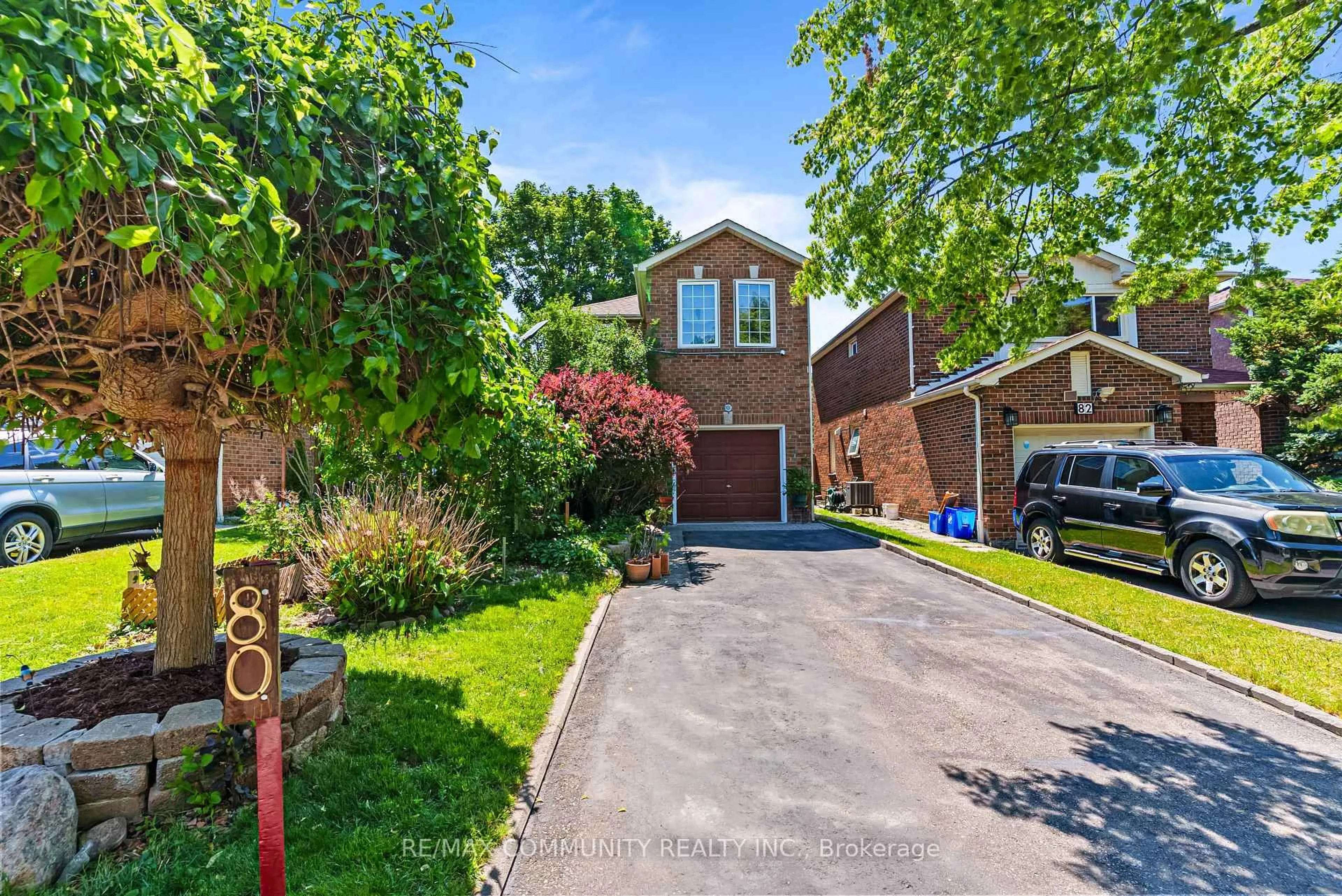 A pic from outside/outdoor area/front of a property/back of a property/a pic from drone, street for 80 Brockman Cres, Ajax Ontario L1T 2L7