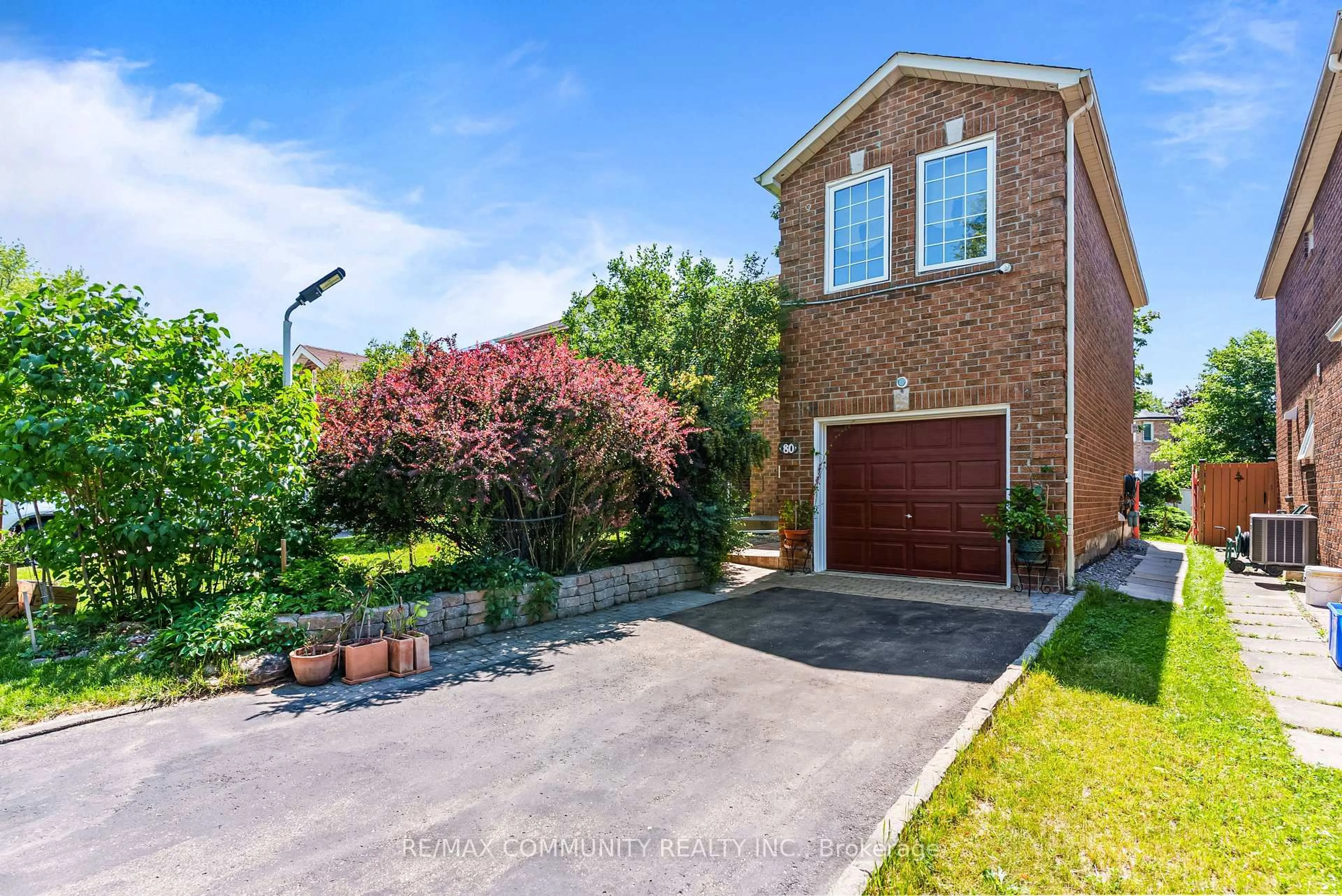 A pic from outside/outdoor area/front of a property/back of a property/a pic from drone, street for 80 Brockman Cres, Ajax Ontario L1T 2L7