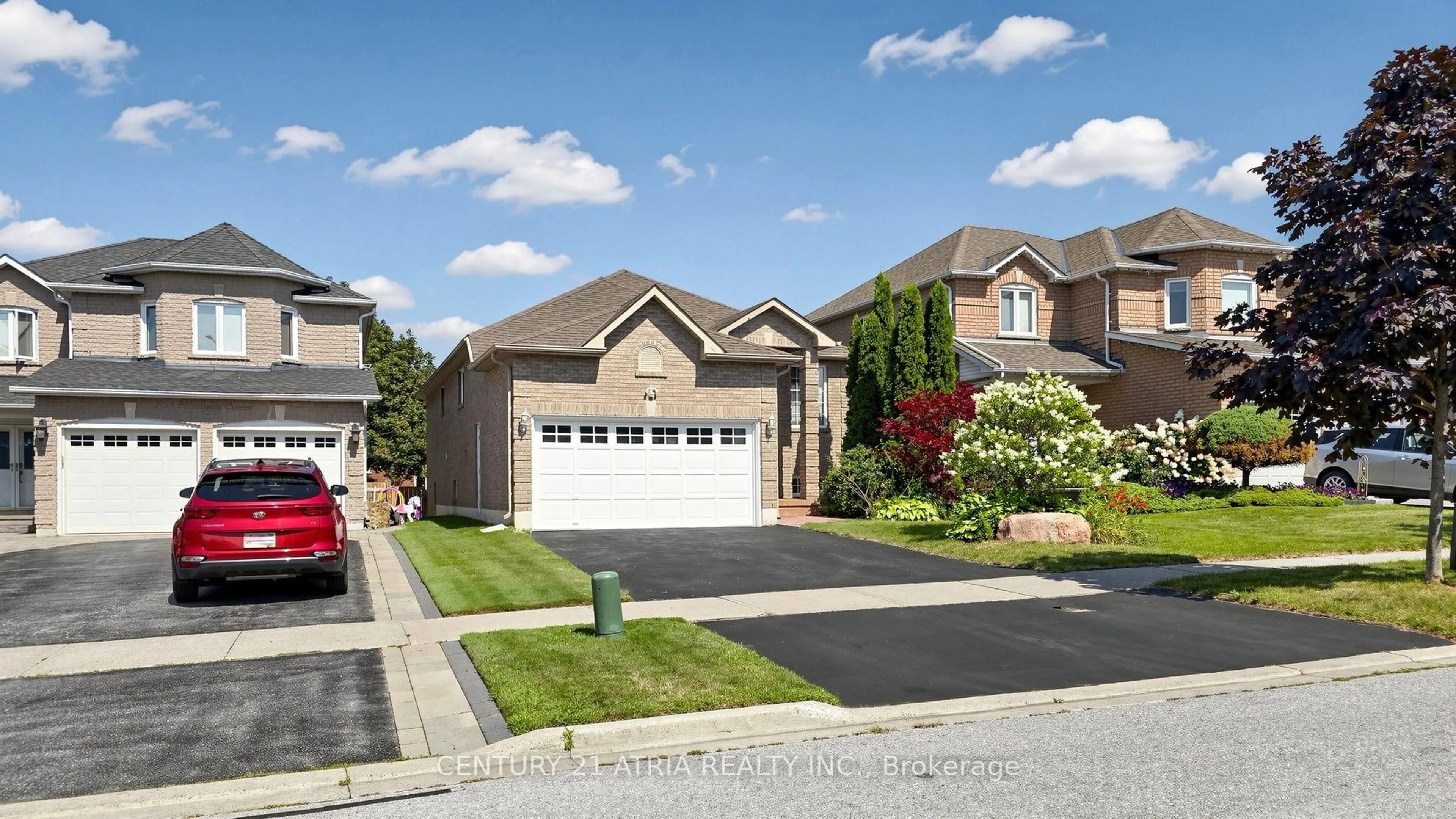 Home with vinyl exterior material, street for 102 Huntington Cres, Clarington Ontario L1E 3C5