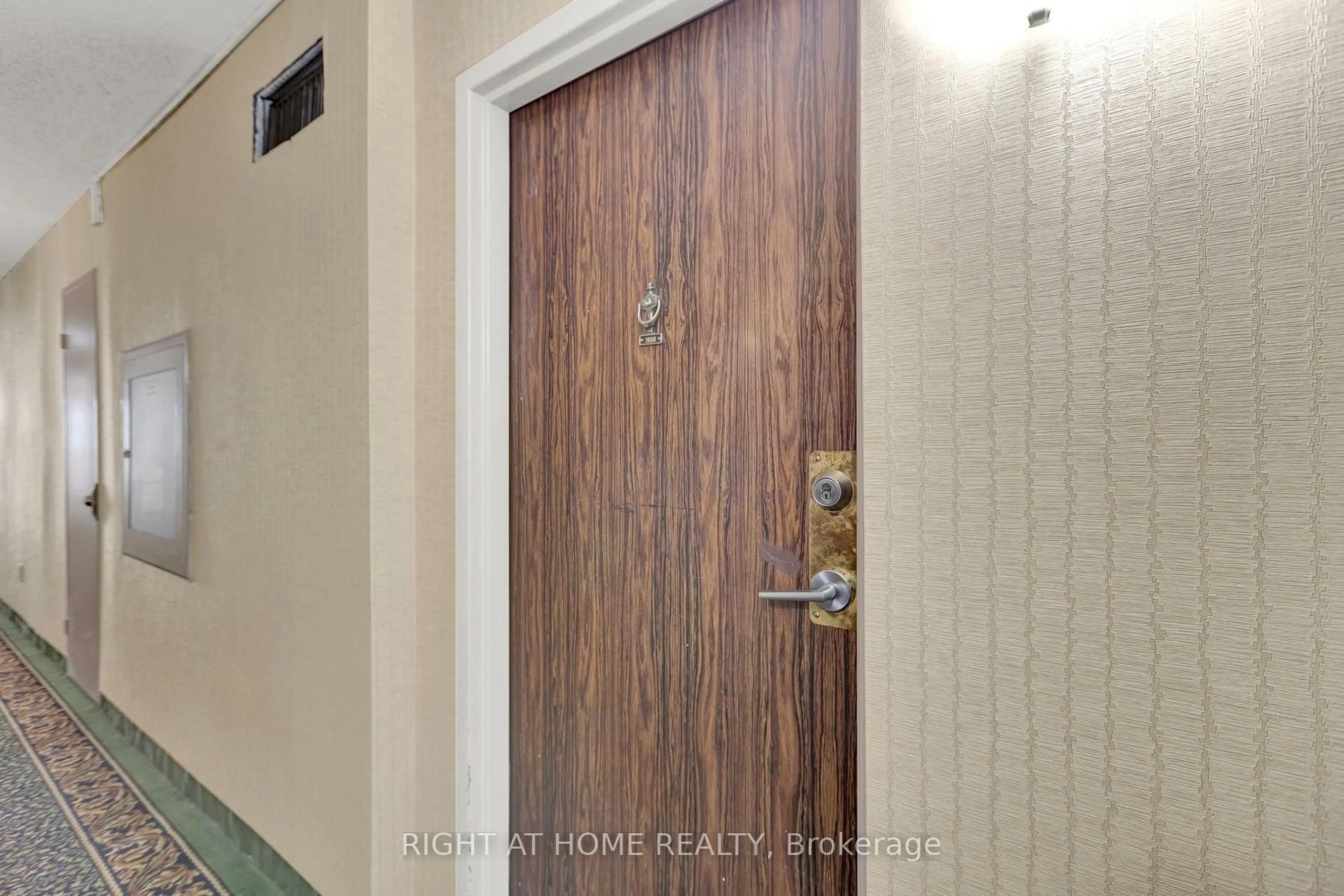 Indoor foyer for 100 Prudential Dr #1608, Toronto Ontario M1P 4V4
