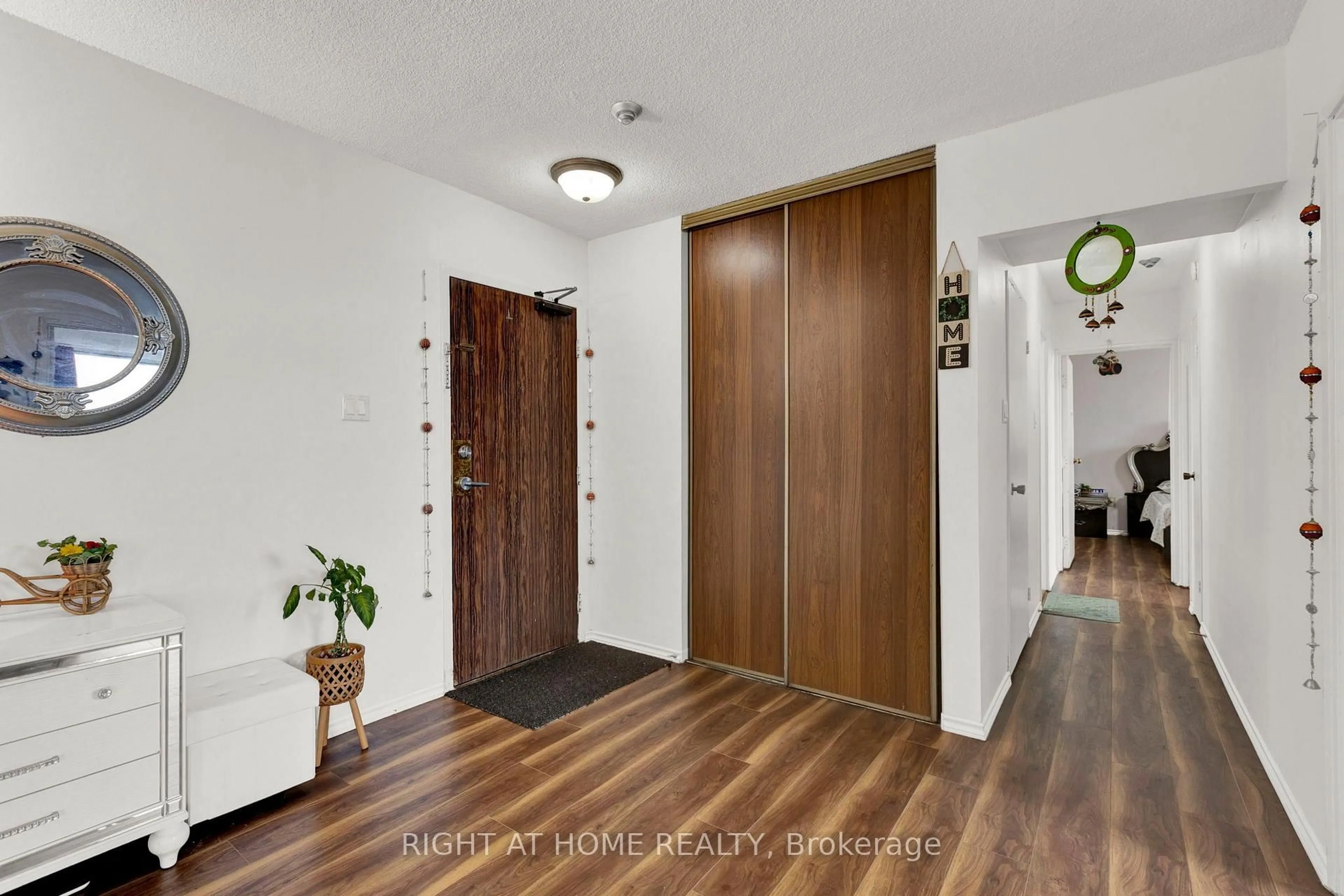 Indoor entryway for 100 Prudential Dr #1608, Toronto Ontario M1P 4V4