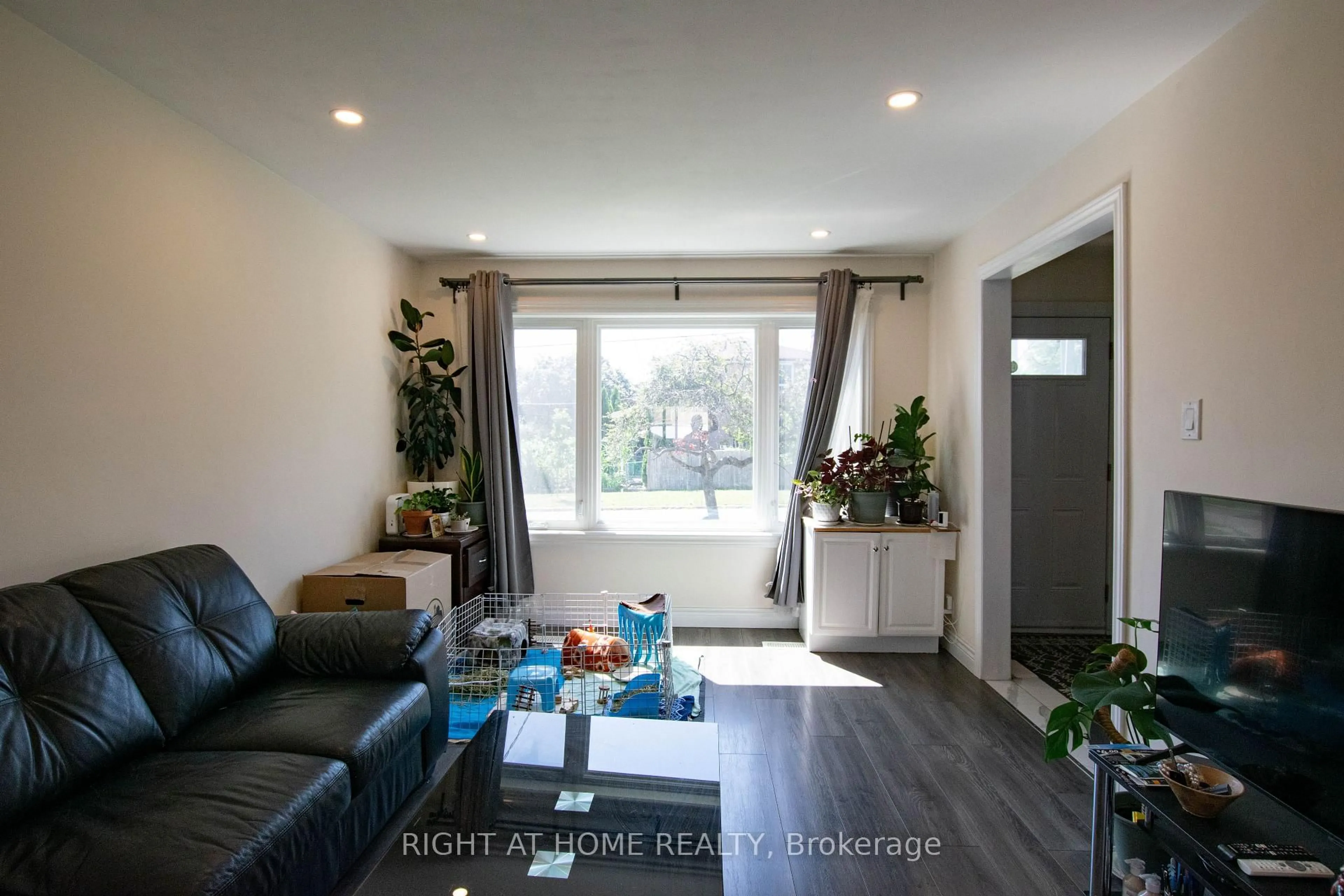 Living room with furniture, wood/laminate floor for 32 Ellendale Dr, Toronto Ontario M1P 1N2