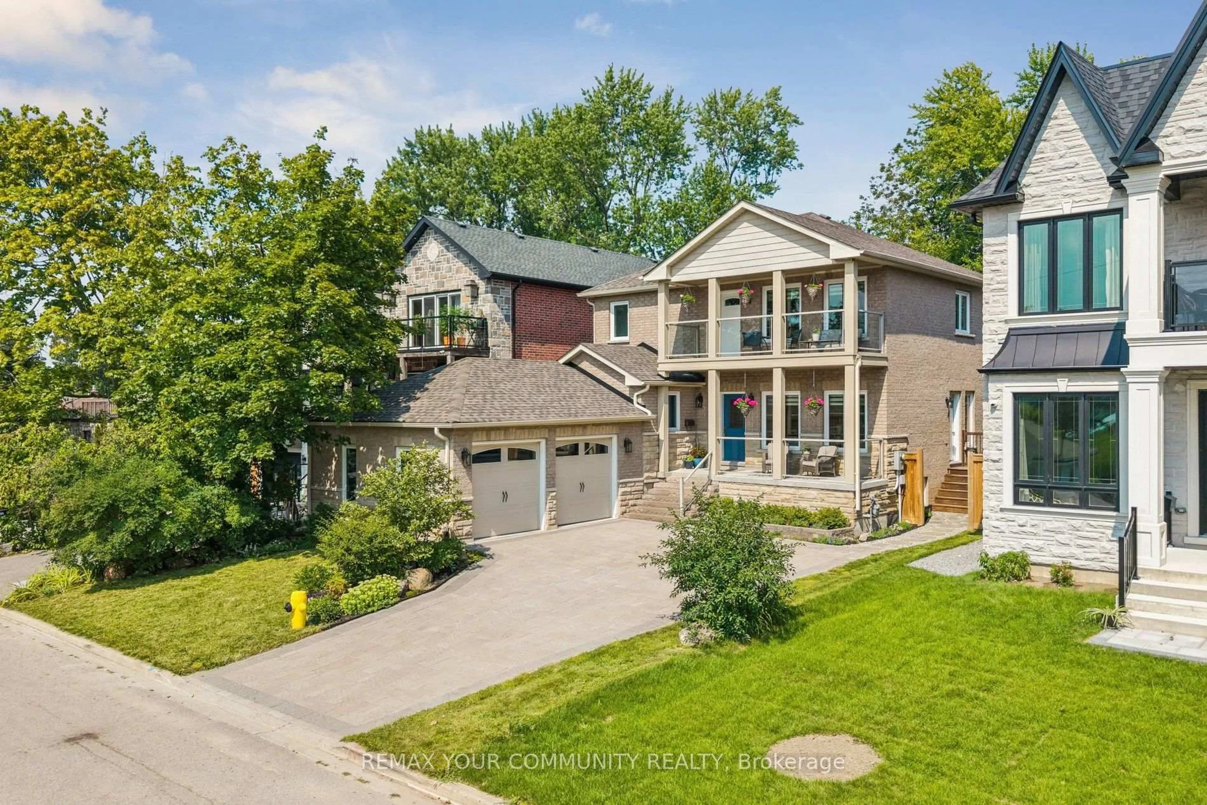A pic from outside/outdoor area/front of a property/back of a property/a pic from drone, unknown for 815 Fairview Ave, Pickering Ontario L1W 1M7